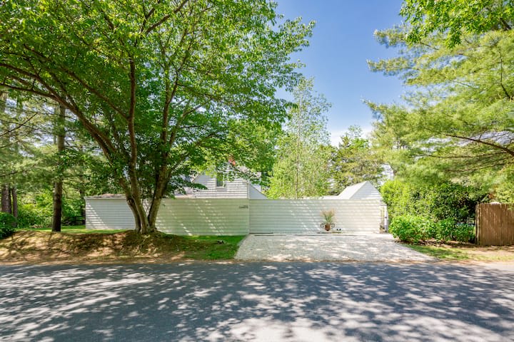 Cowhill Cottage | Wainscott | Home with Private Pool and Outdoor Lounge photo 32