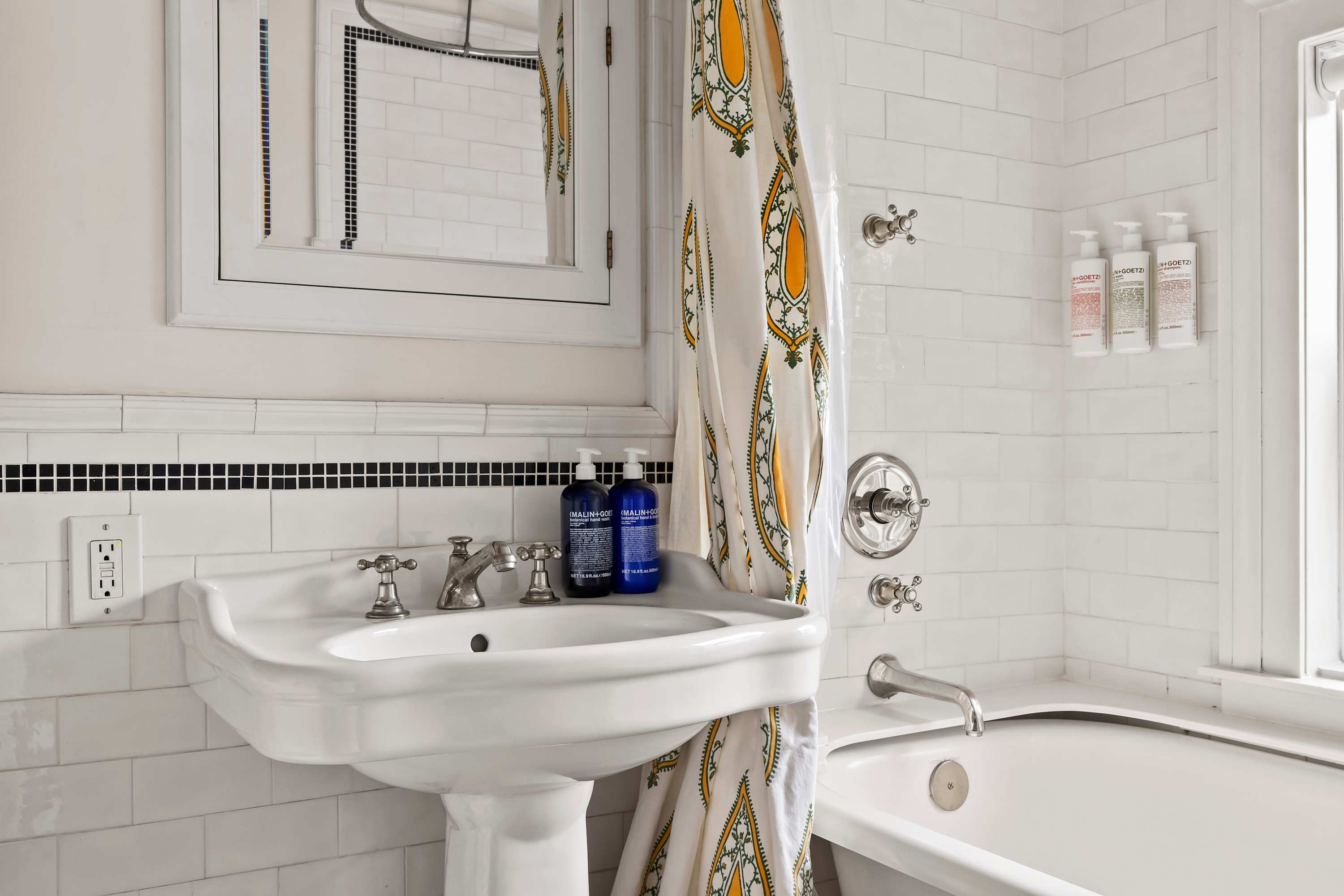 Hillstone Manor | Cobble Hill | Townhome with Private Backyard photo 30