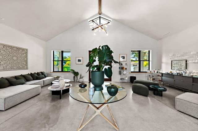 Image of Living space #3