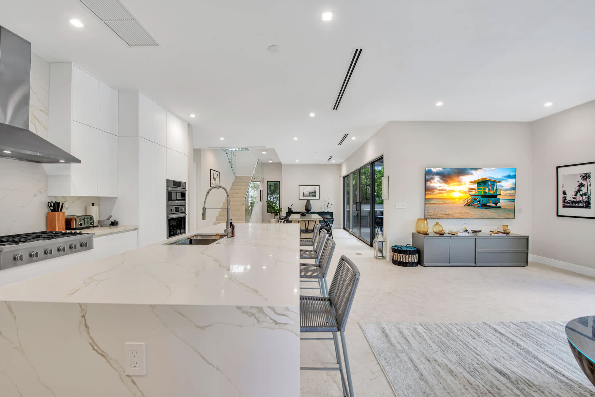 Villa Celine | Coral Gables | Luxury Home with Pool and Hot Tub photo 15