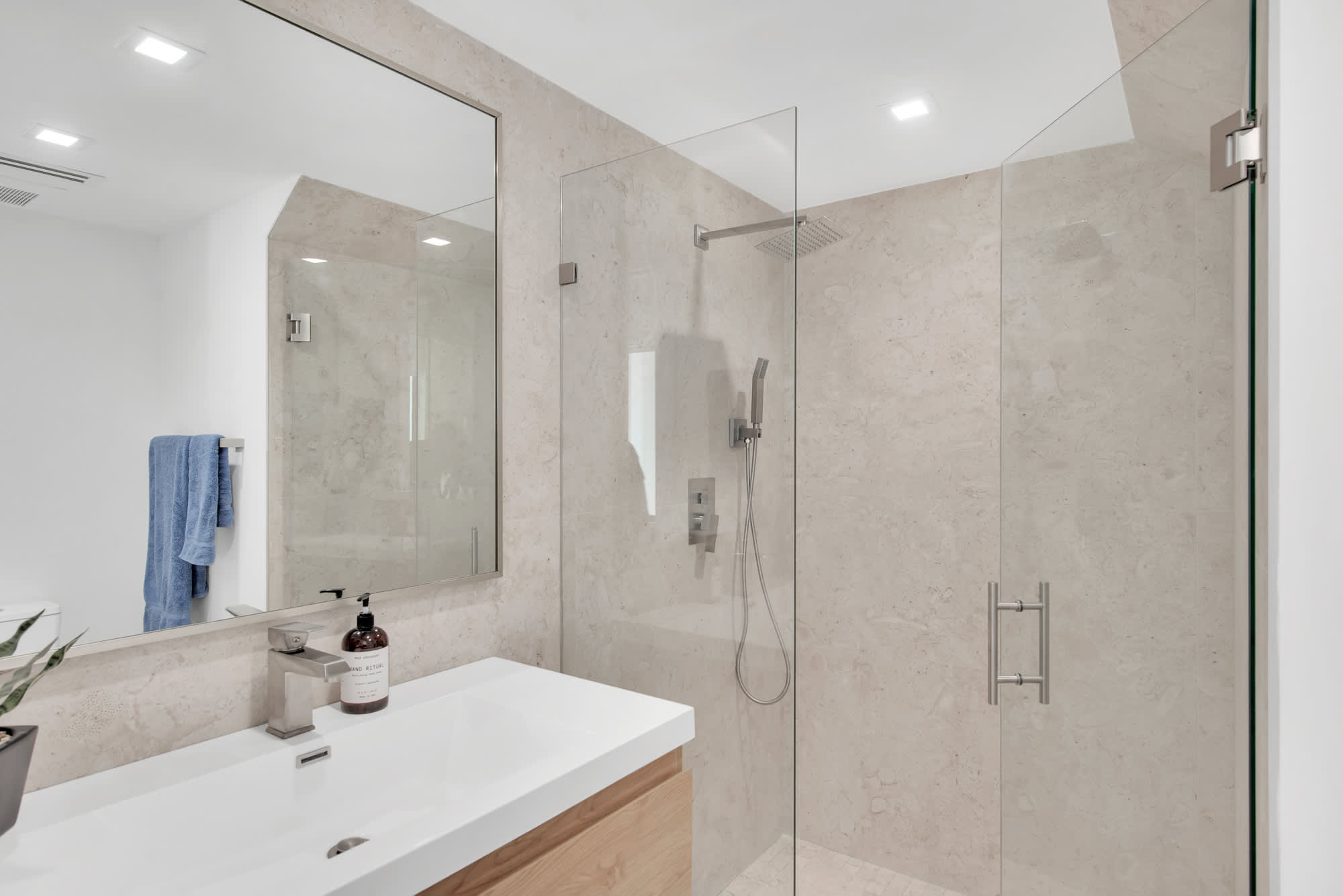 Villa Celine | Coral Gables | Luxury Home with Pool and Hot Tub photo 21