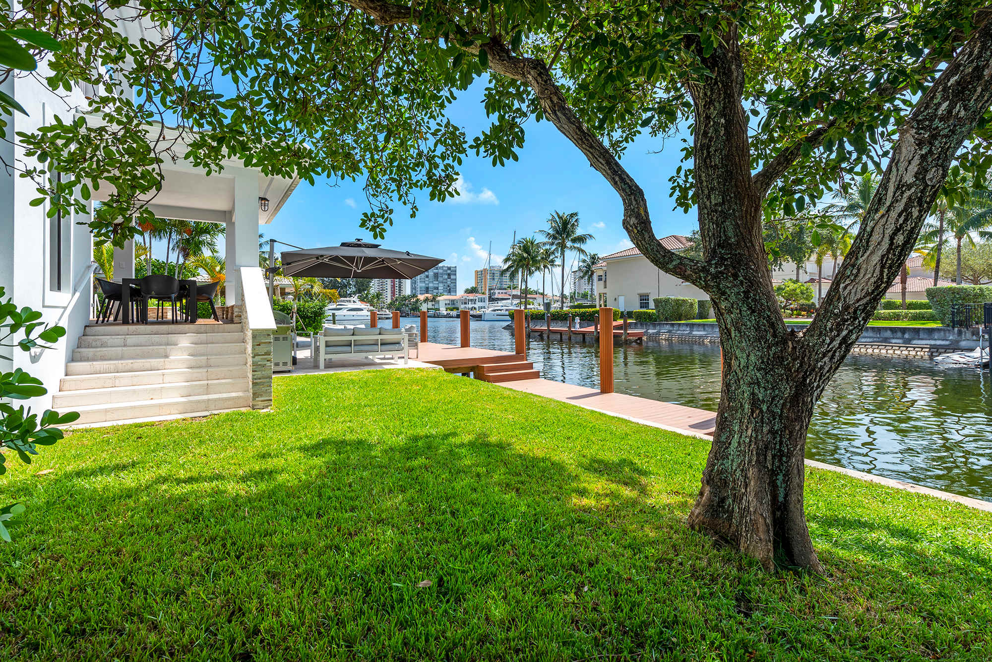 Villa Costa | Hollywood | Waterfront home with Pool photo 13