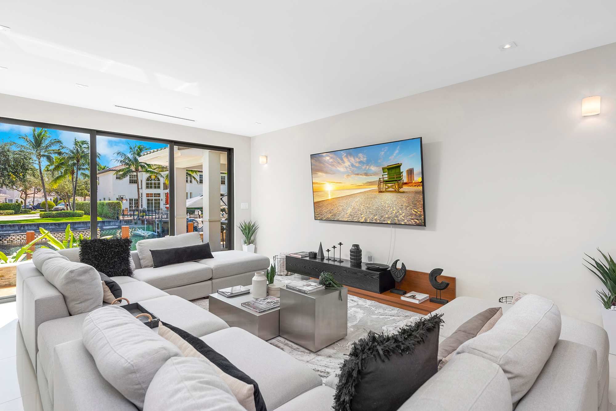 Villa Costa | Hollywood | Waterfront home with Pool photo 24