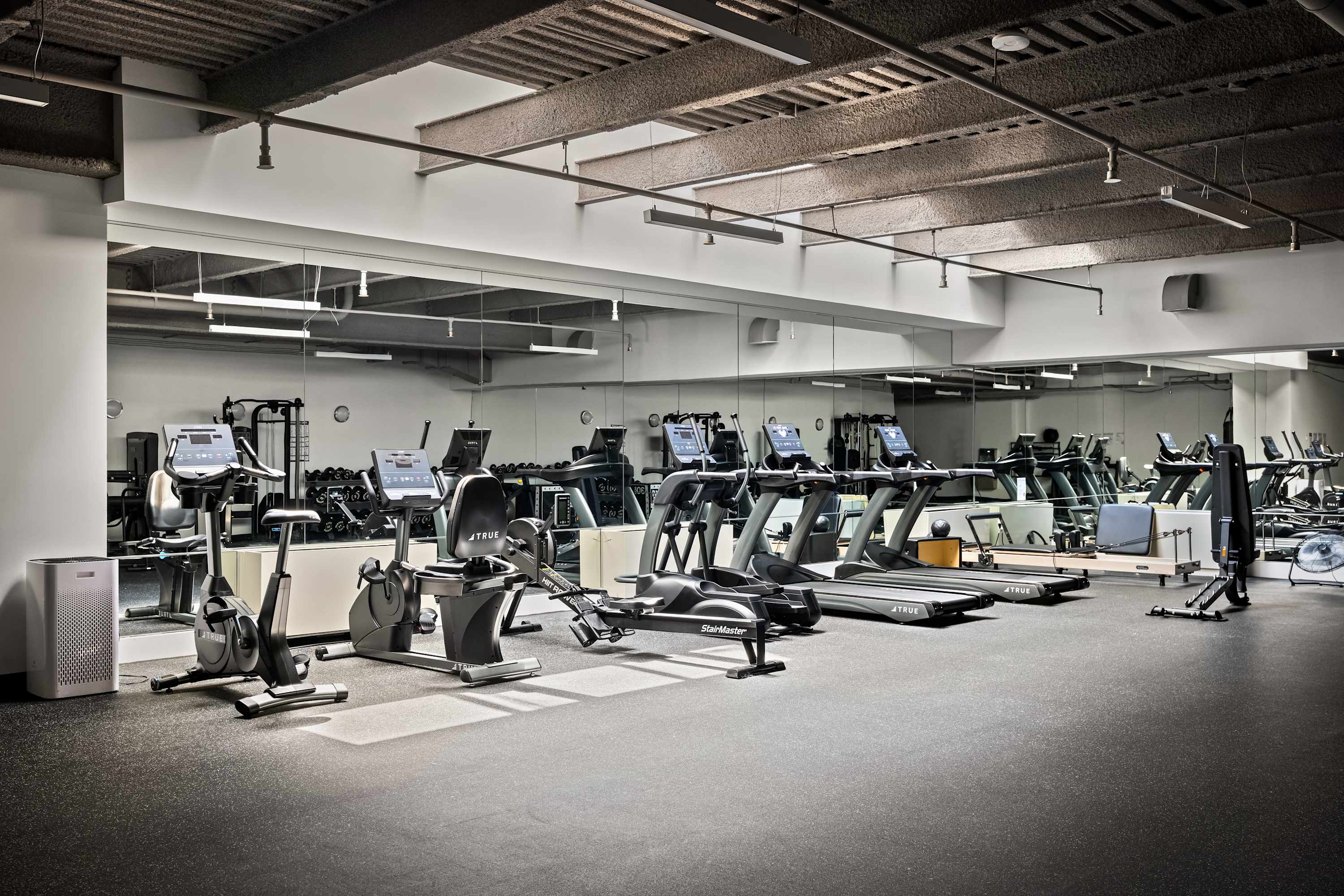 Berry Loft IV | Williamsburg | Loft Apartment w/ Shared Gym and Rooftop photo 24