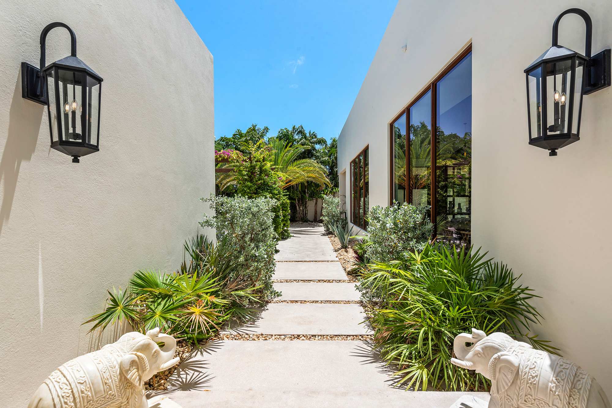 Villa Maroc | Miami Upper Eastside | Luxurious Moroccan Home w/ Private Pool photo 7