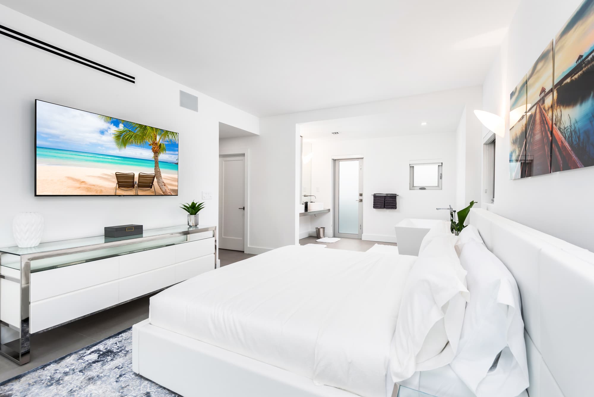 Villa Haven | Coconut Grove | Waterfront with Pool and Gym photo 23