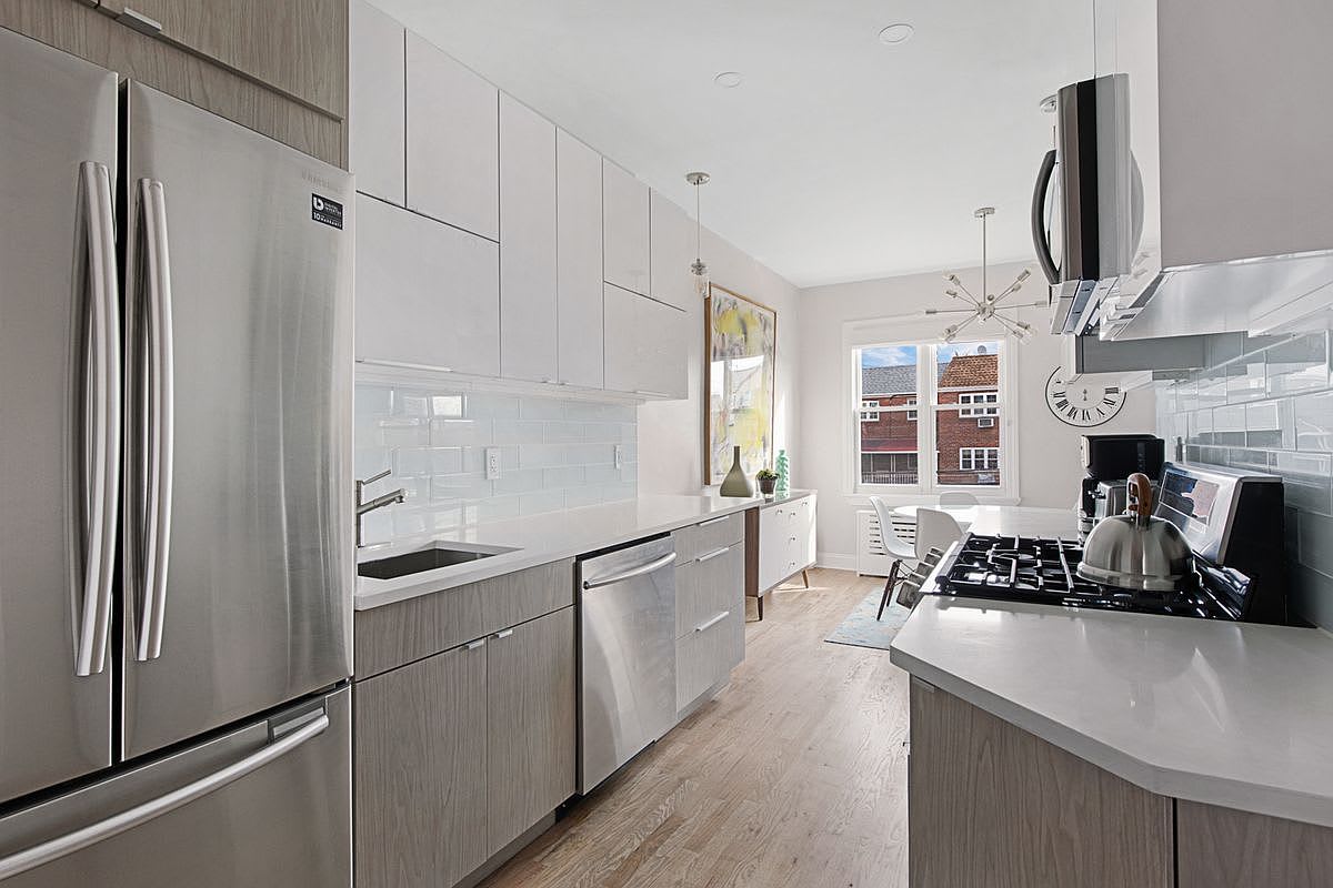 Astoria Place | Astoria | Modern Apartment photo 3