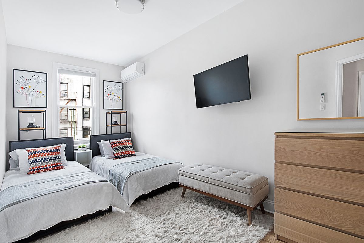 Astoria Place | Astoria | Modern Apartment photo 6