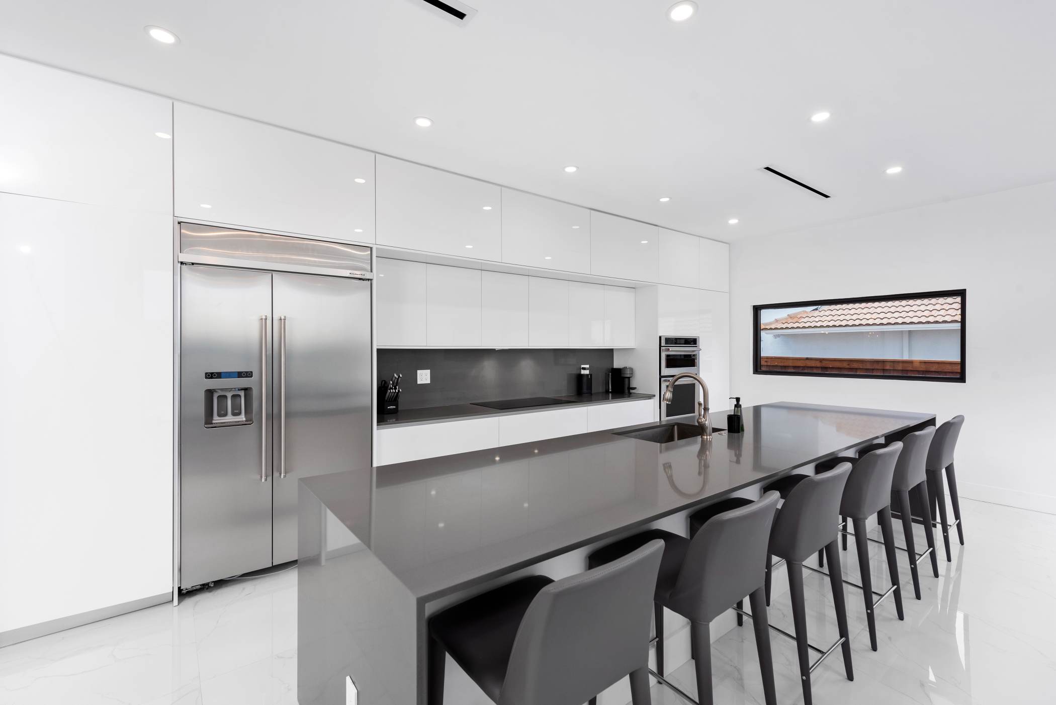 Villa Lago | Miami | Exclusive Lakeview Home with Pool photo 5