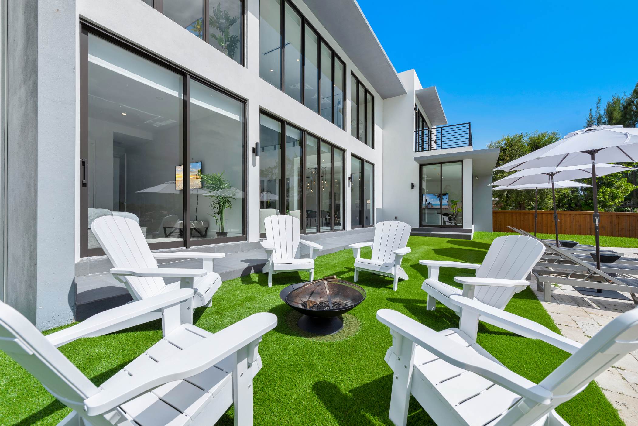 Villa Lago | Miami | Exclusive Lakeview Home with Pool photo 39