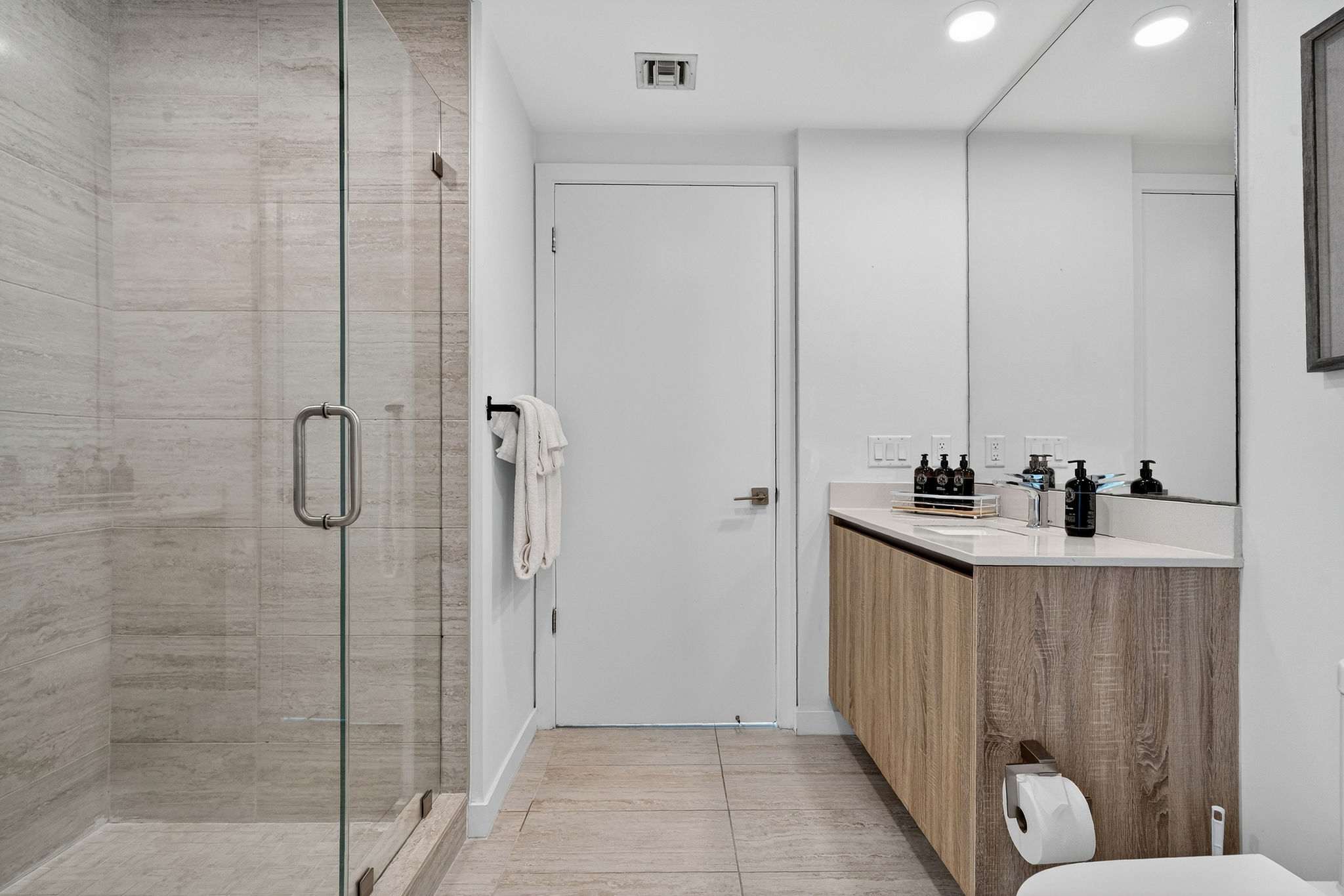 Biscayne Cove | Miami Design District | Condo with Private Balcony photo 18