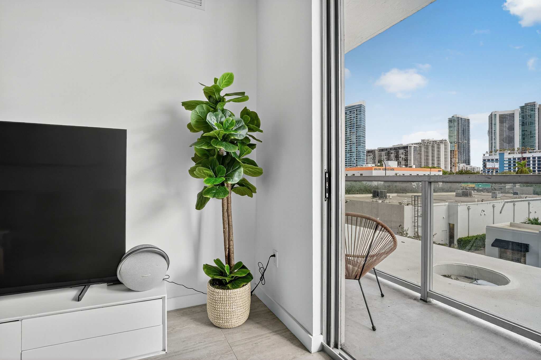 Biscayne Cove | Miami Design District | Condo with Private Balcony photo 11
