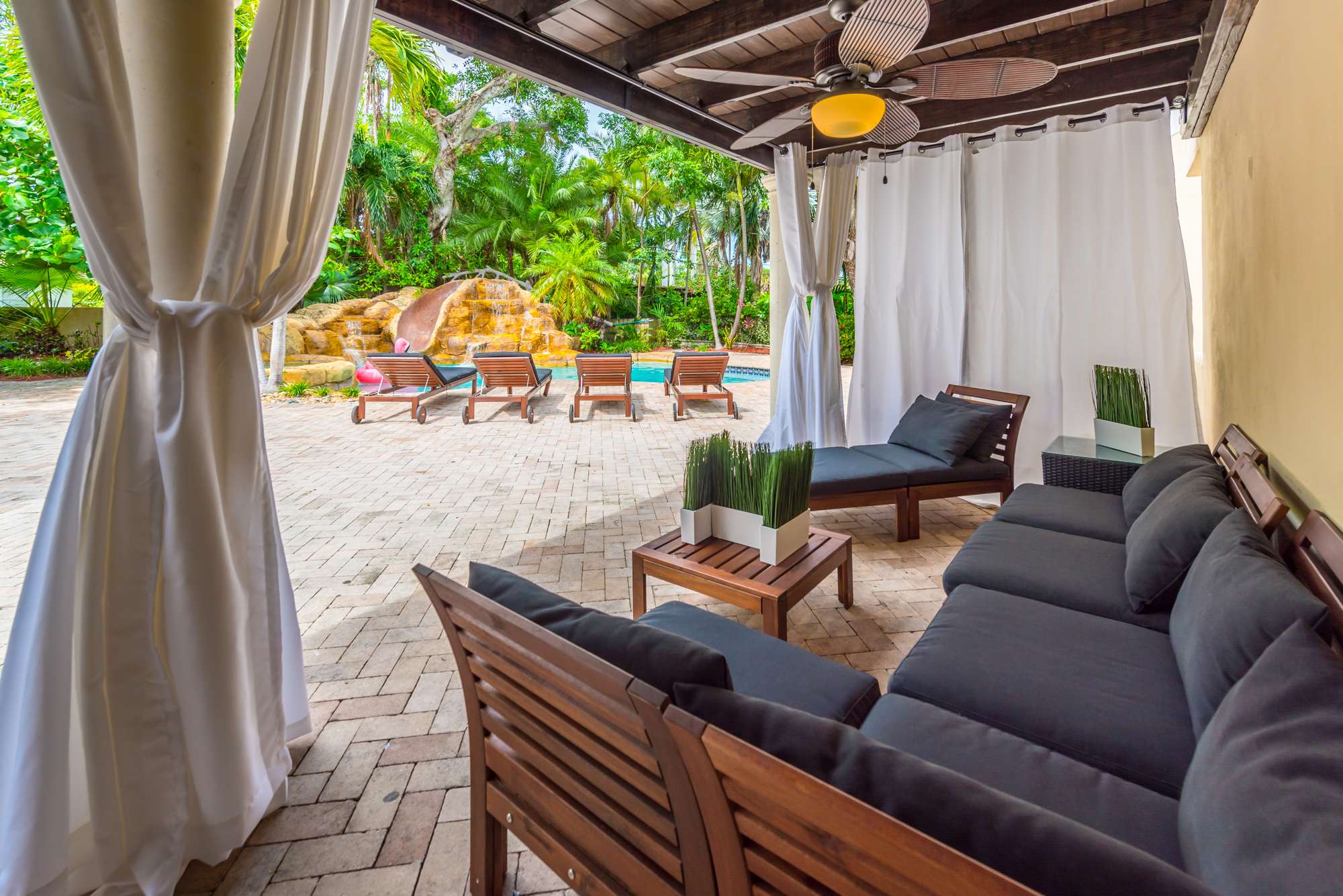 Villa Justina | Miami | Waterfront w/ Pool, Hot Tub & Movie Theater photo 9