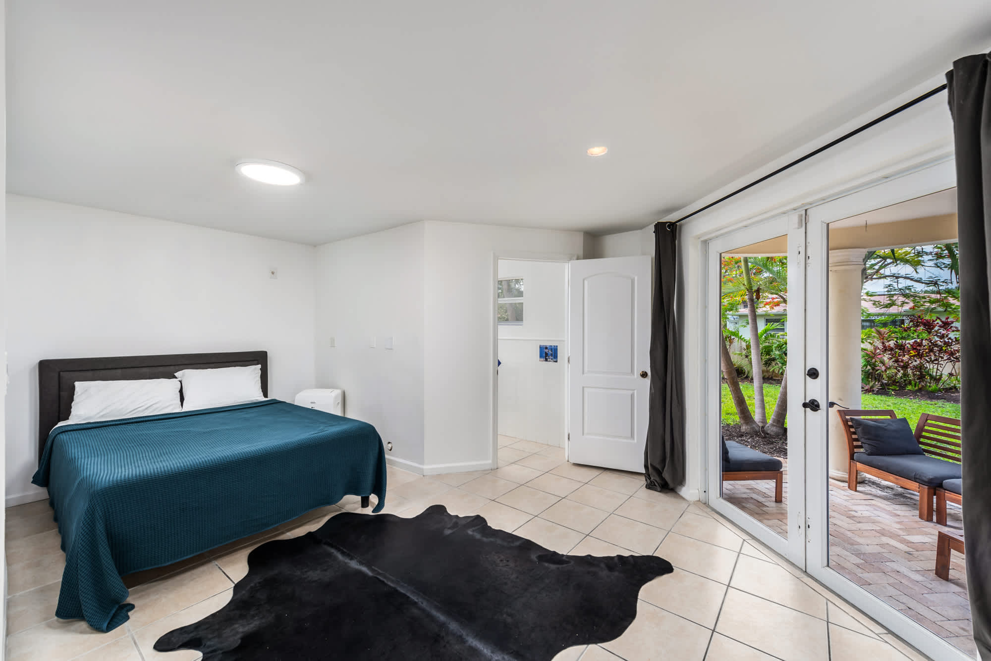 Villa Justina | Miami | Waterfront w/ Pool, Hot Tub & Movie Theater photo 43