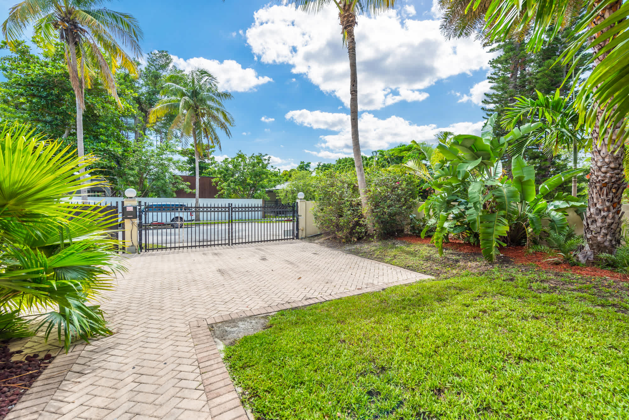 Villa Justina | Miami | Waterfront w/ Pool, Hot Tub & Movie Theater photo 49