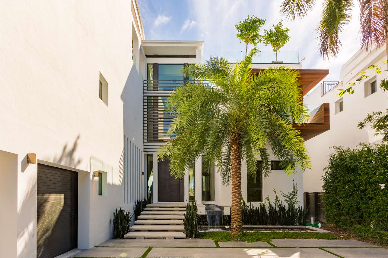 Villa Savant | Miami Beach | Bayfront w/ Infinity Pool & Sauna photo 4