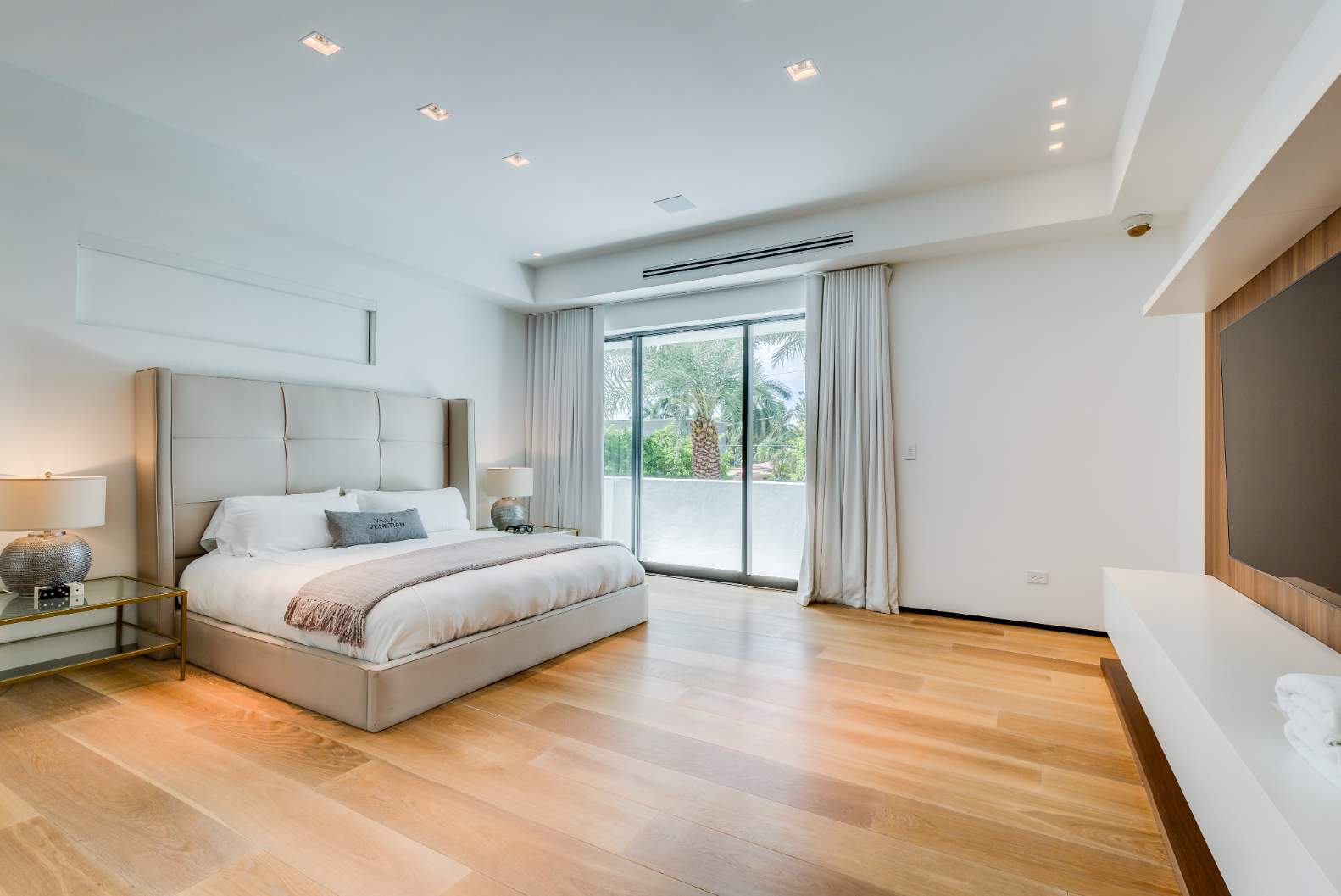 Villa Savant | Miami Beach | Bayfront w/ Infinity Pool & Sauna photo 26