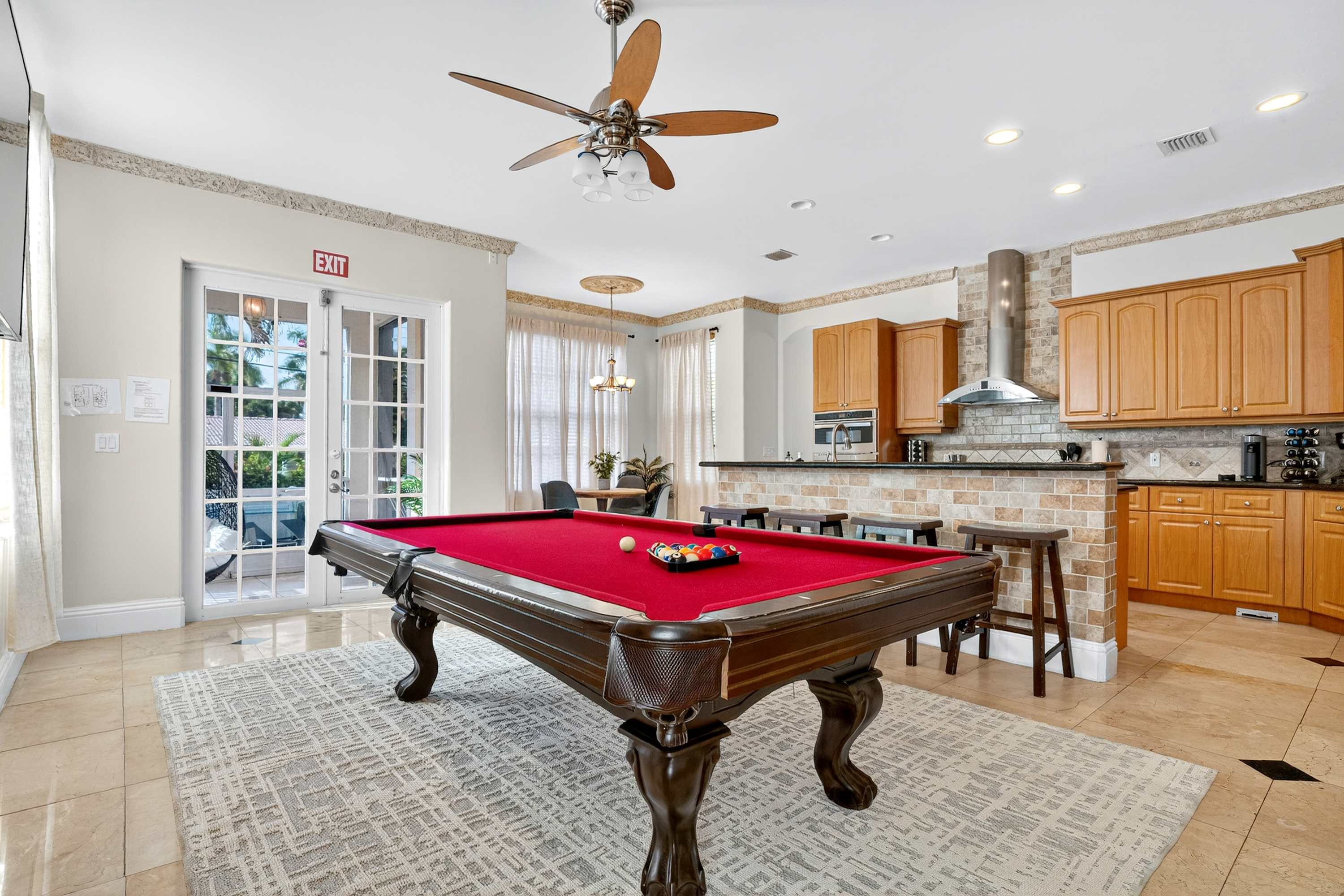 Hollywood Crest | Hollywood | Home with Private Pool photo 18