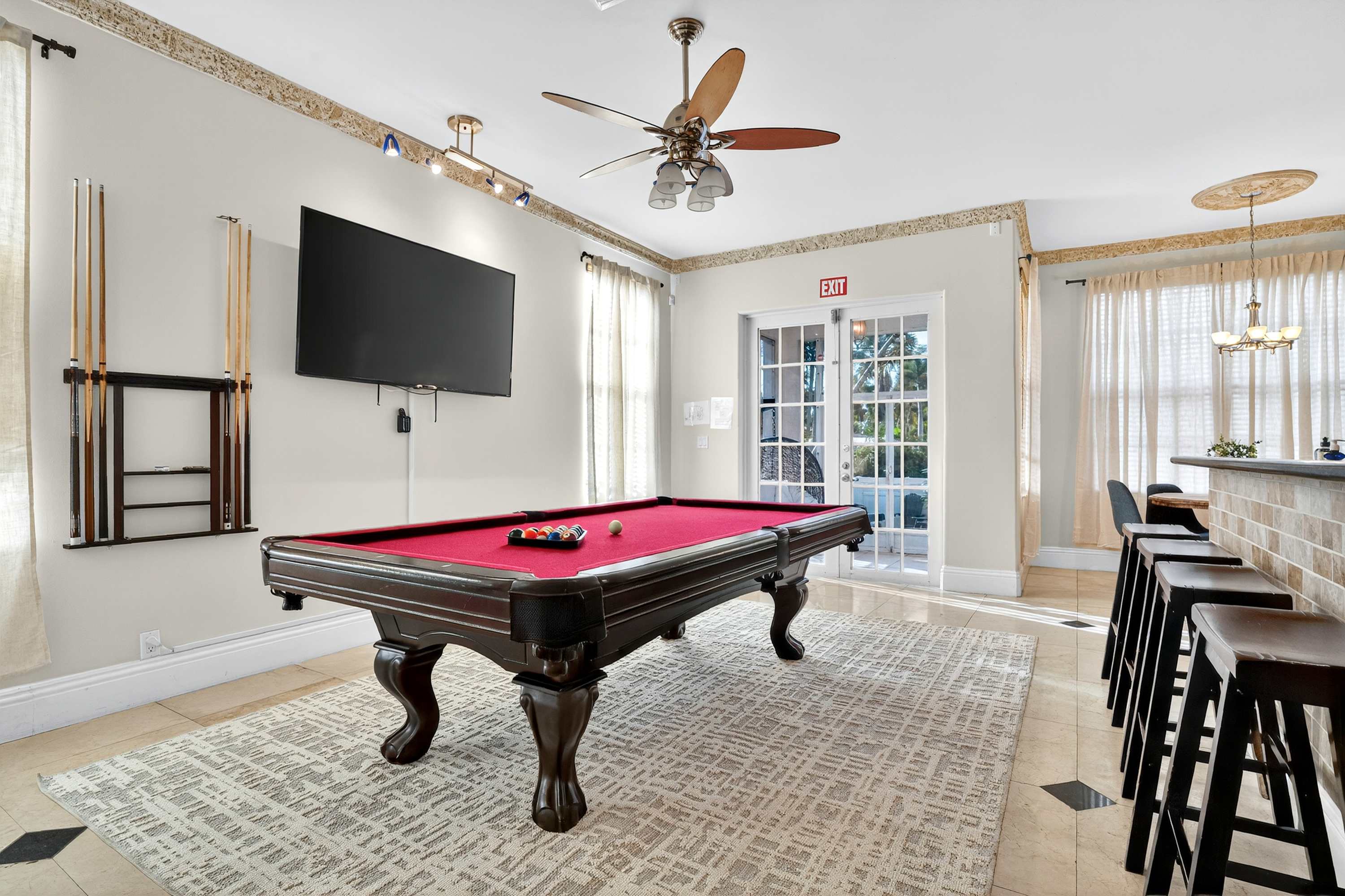 Hollywood Crest | Hollywood | Home with Private Pool photo 19