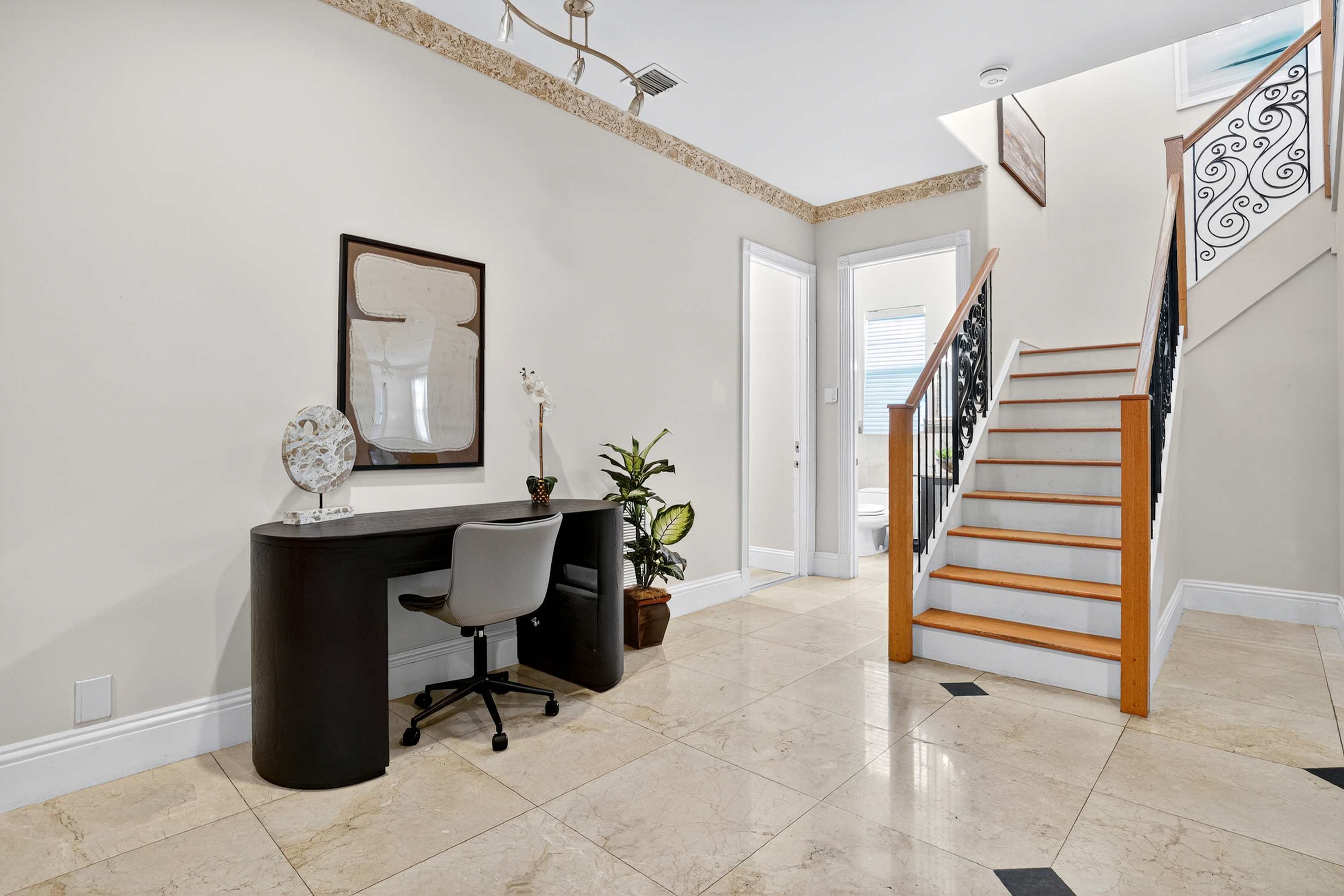 Hollywood Crest | Hollywood | Home with Private Pool photo 10