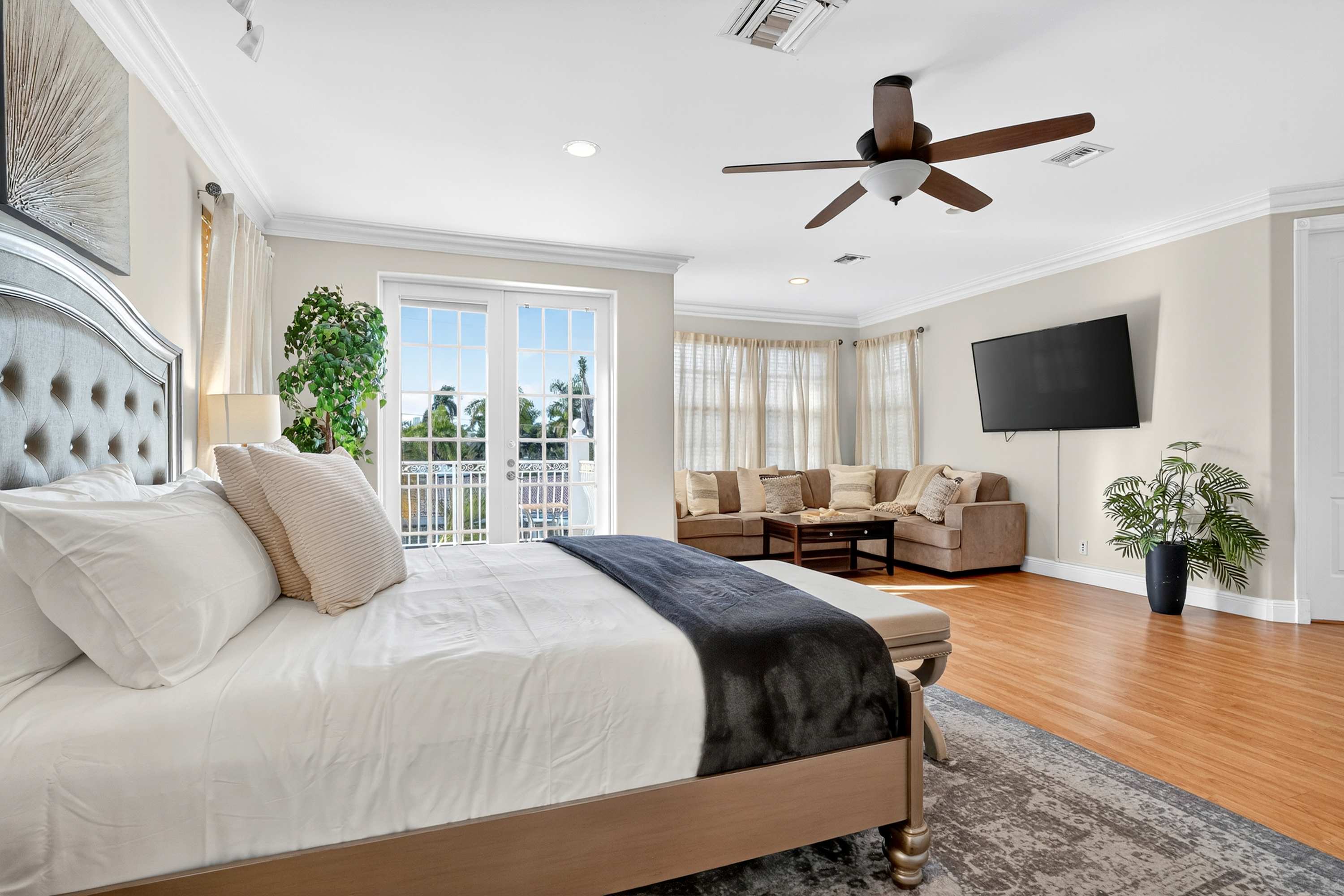 Hollywood Crest | Hollywood | Home with Private Pool photo 34