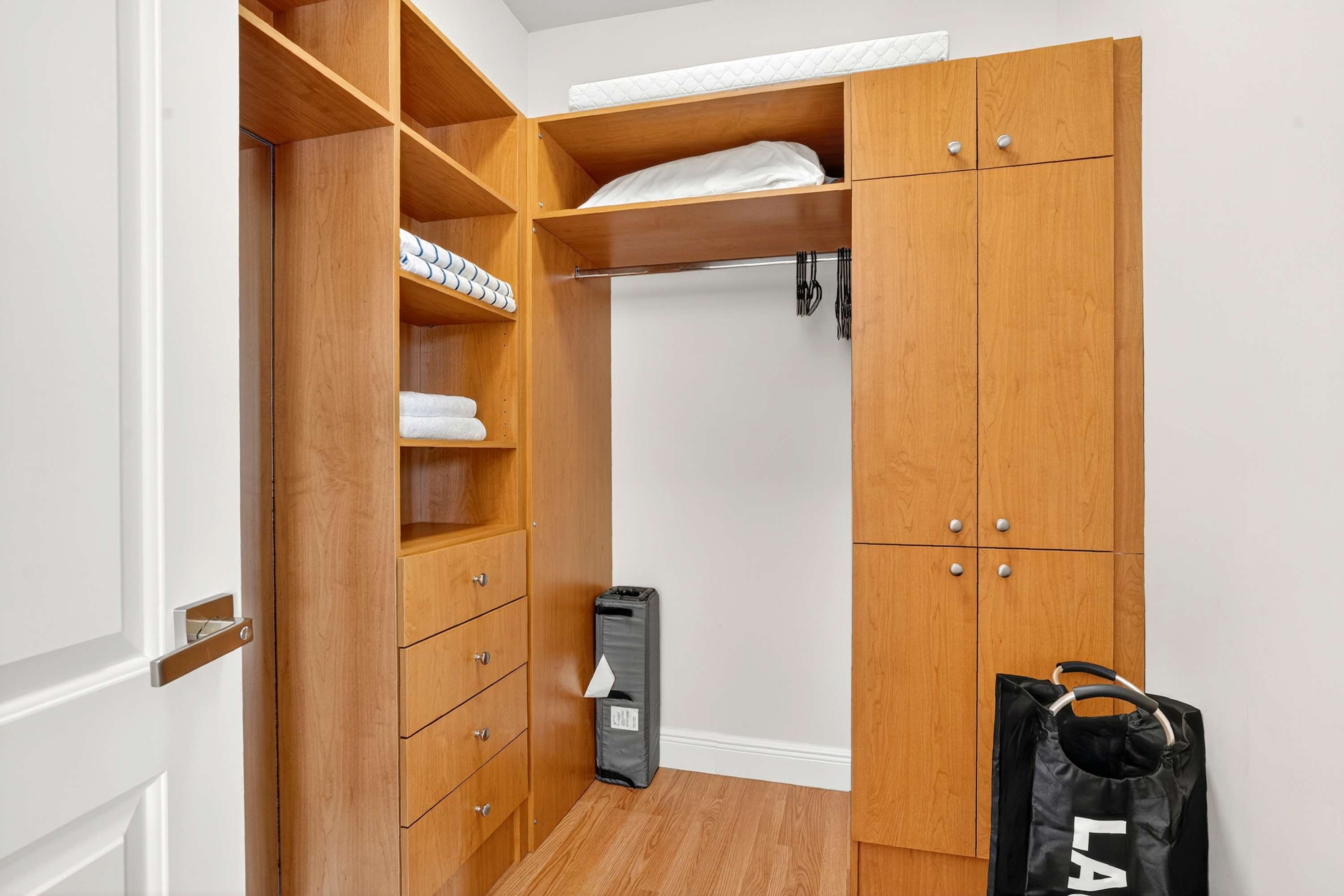 Hollywood Crest | Hollywood | Home with Private Pool photo 38