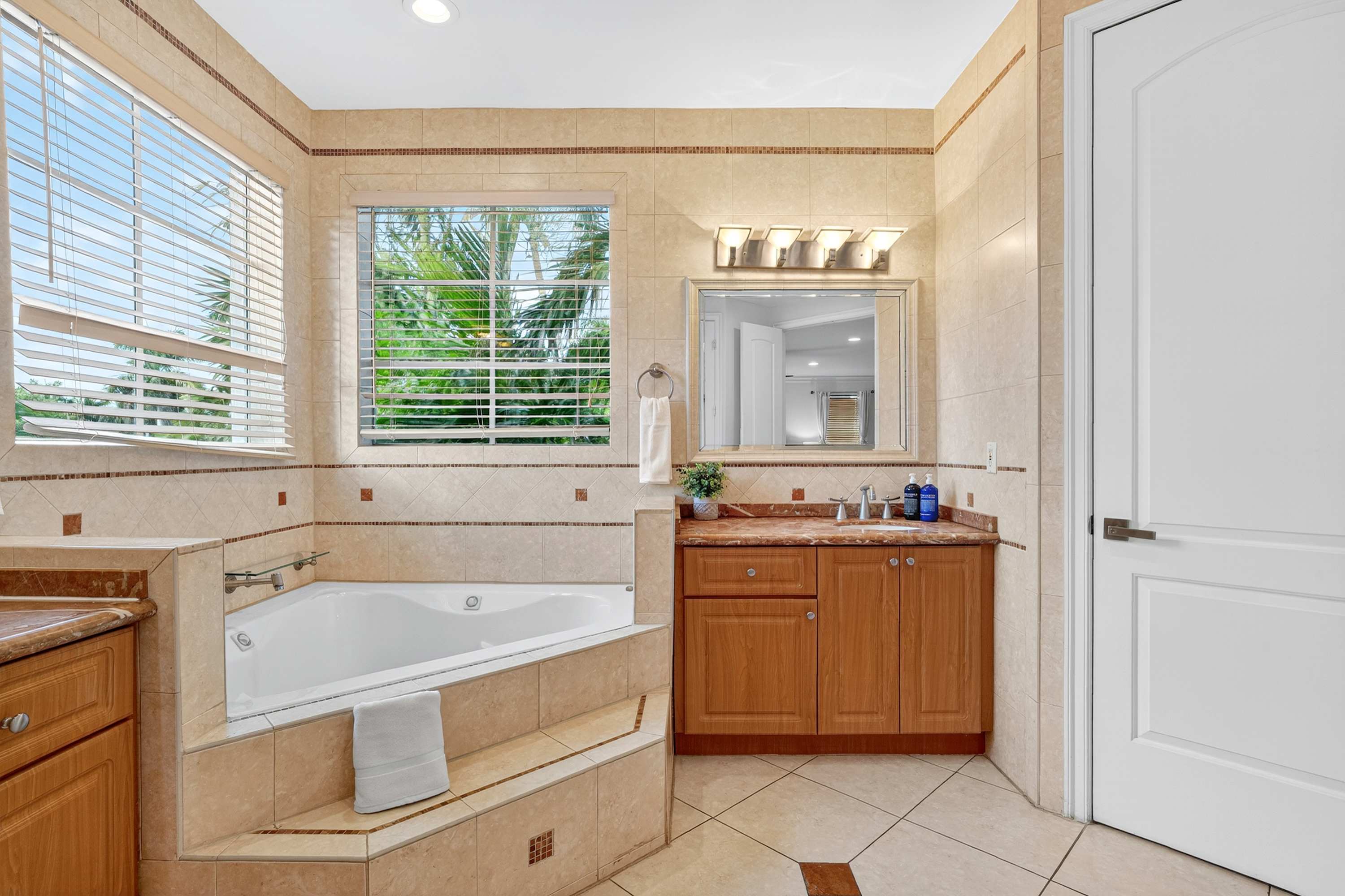 Hollywood Crest | Hollywood | Home with Private Pool photo 42