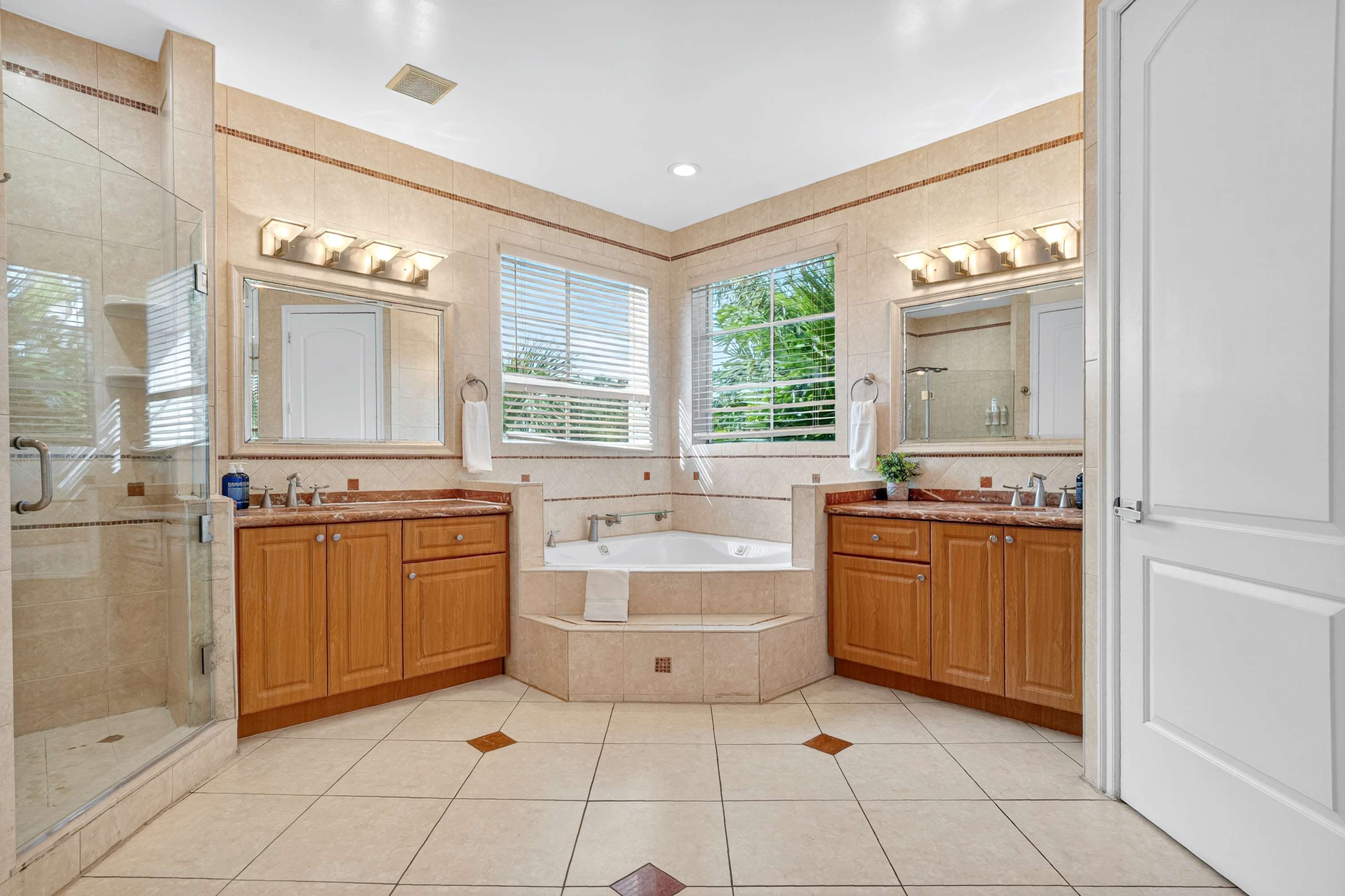 Hollywood Crest | Hollywood | Home with Private Pool photo 40