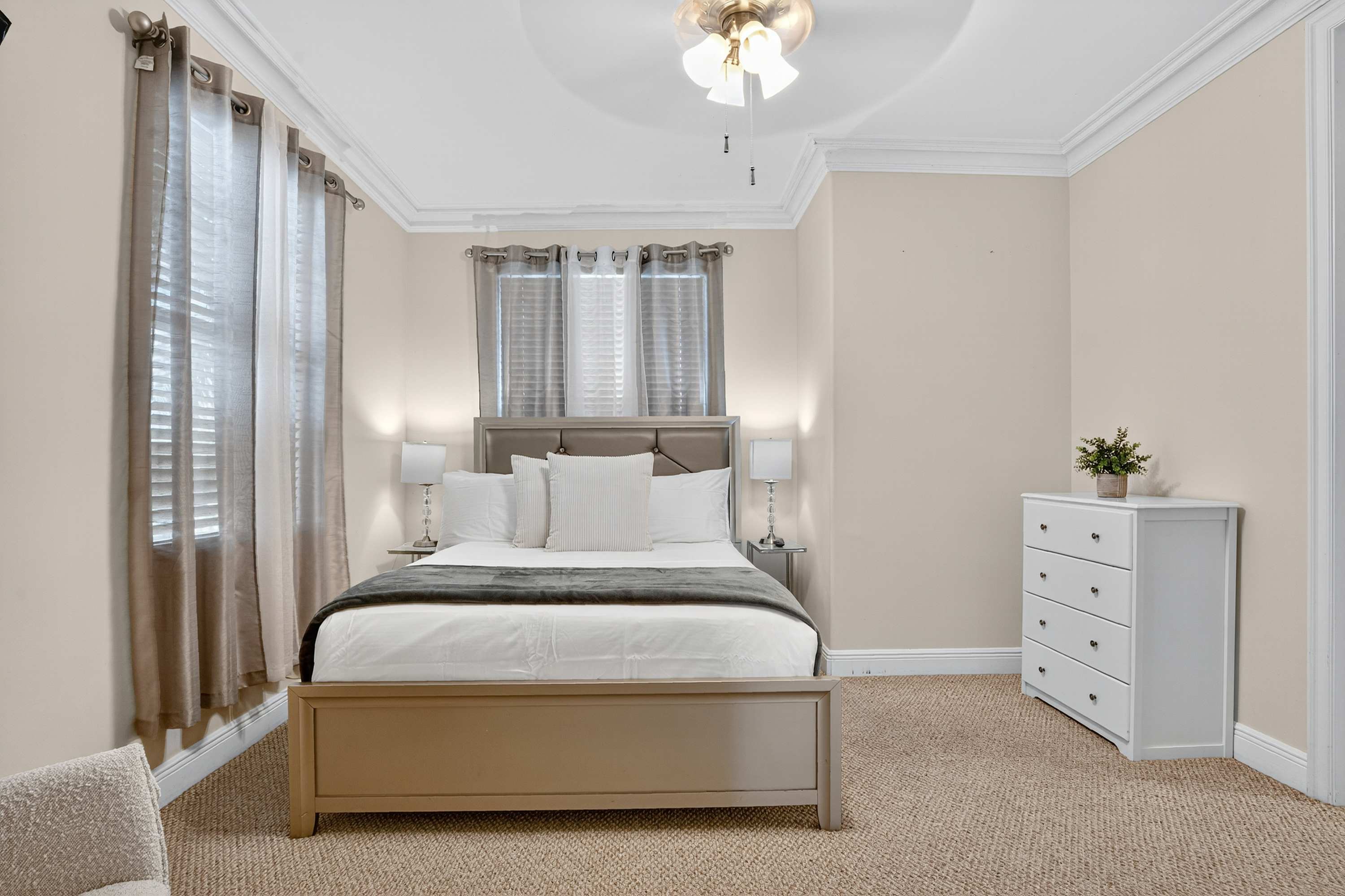 Hollywood Crest | Hollywood | Home with Private Pool photo 49