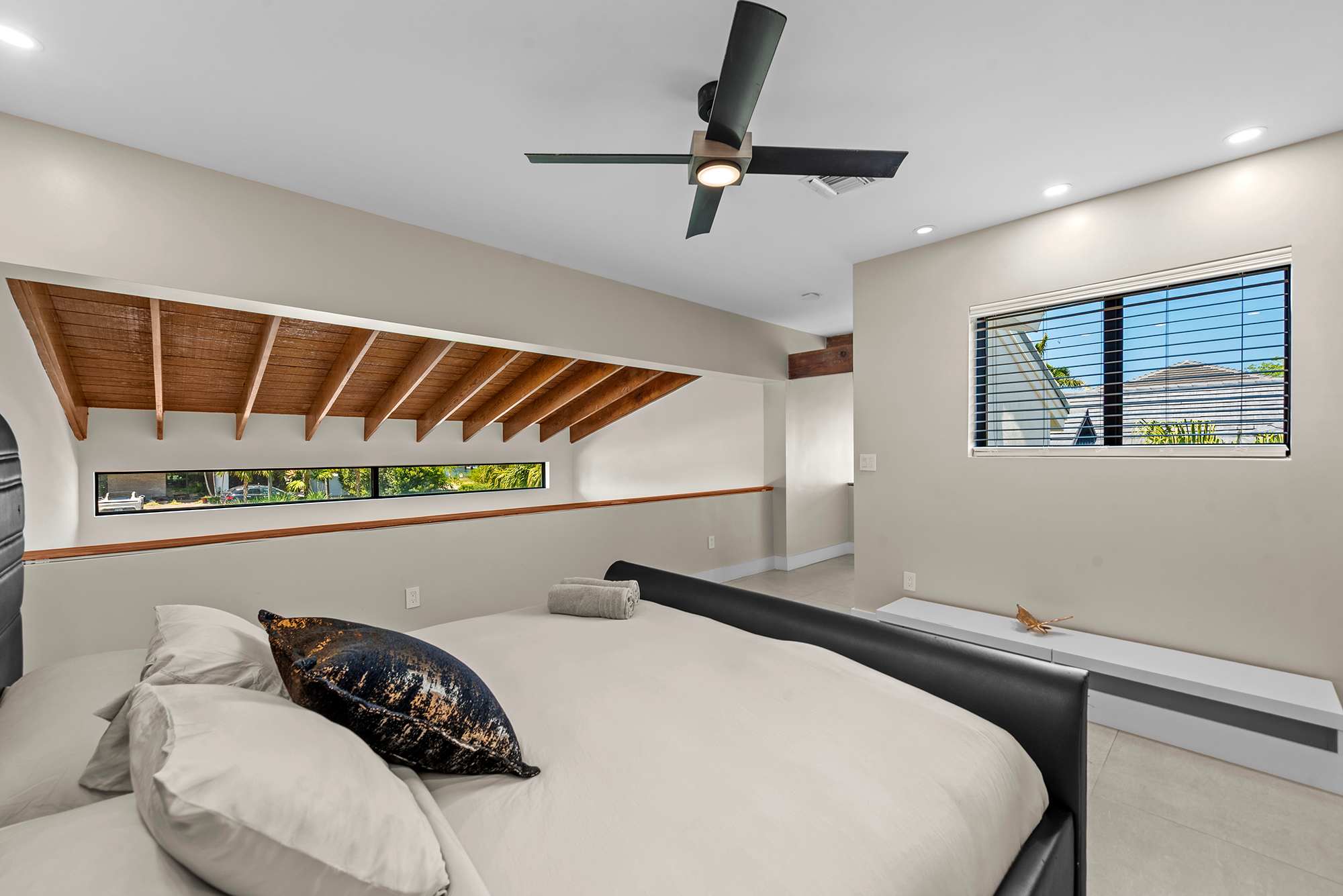 Villa Dorada | Hallandale Beach | Luxe Waterfront Villa with Private Pool photo 20