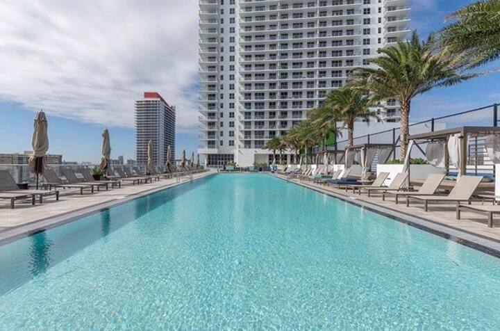 Marina Blue | Hollywood | Oceanfront with Shared Amenities photo 4