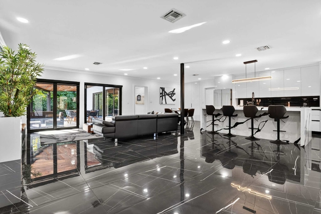 Image of Living space #2