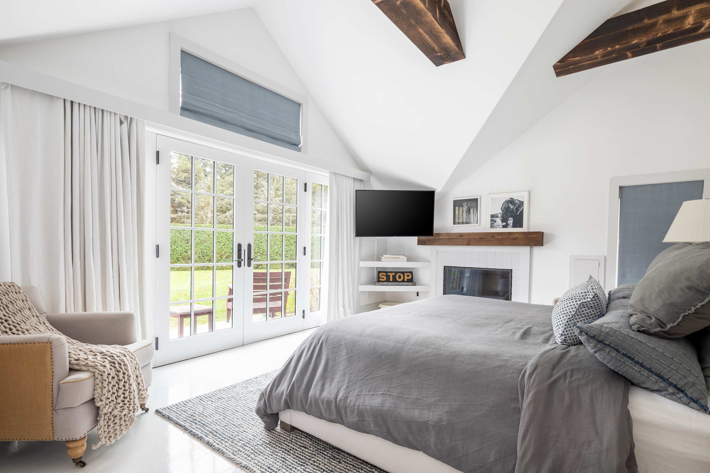 Bridgehaven Estate | Bridgehampton | Renovated Farmhouse w/ Pool photo 3
