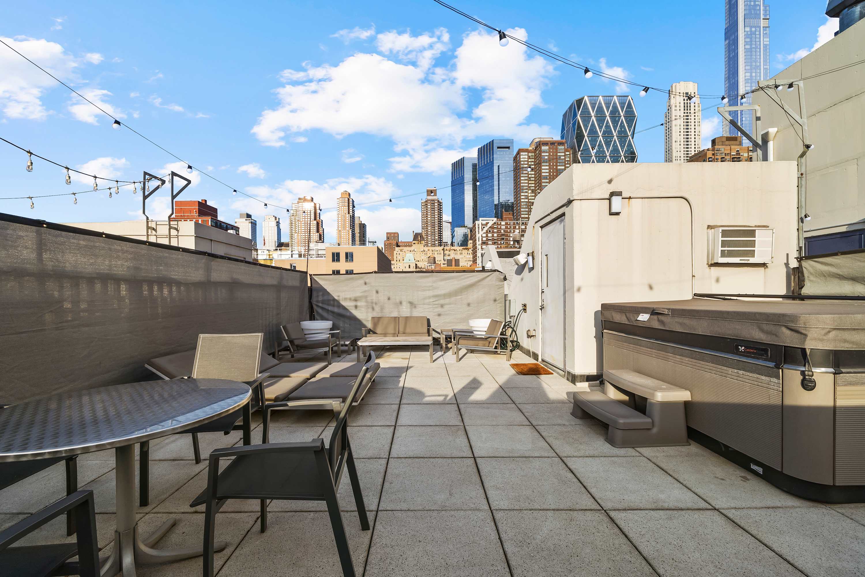Vesper Court I | Hell’s Kitchen | Penthouse with Private Roof Terrace & Jacuzzi photo 2