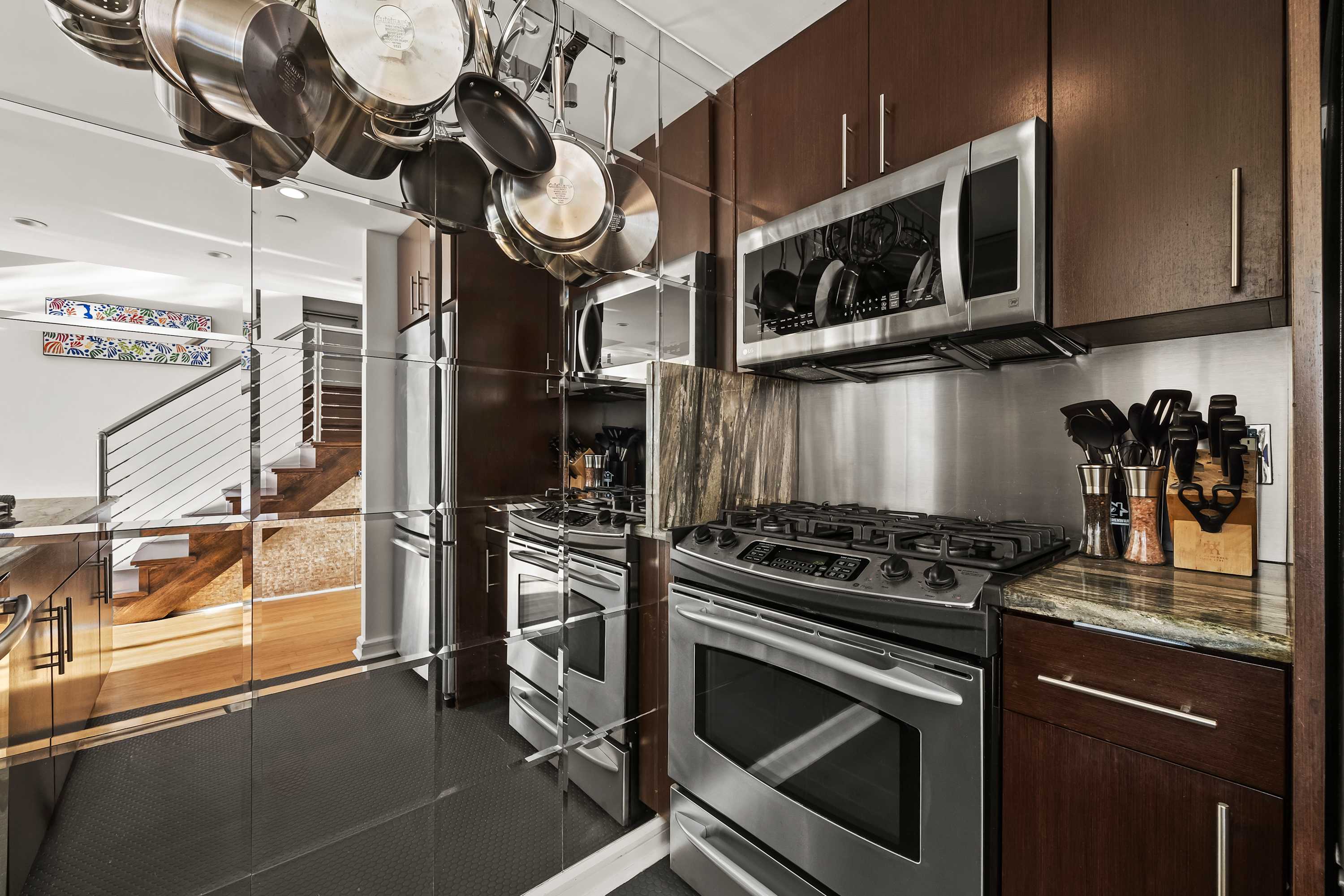 Vesper Court I | Hell’s Kitchen | Penthouse with Private Roof Terrace & Jacuzzi photo 12