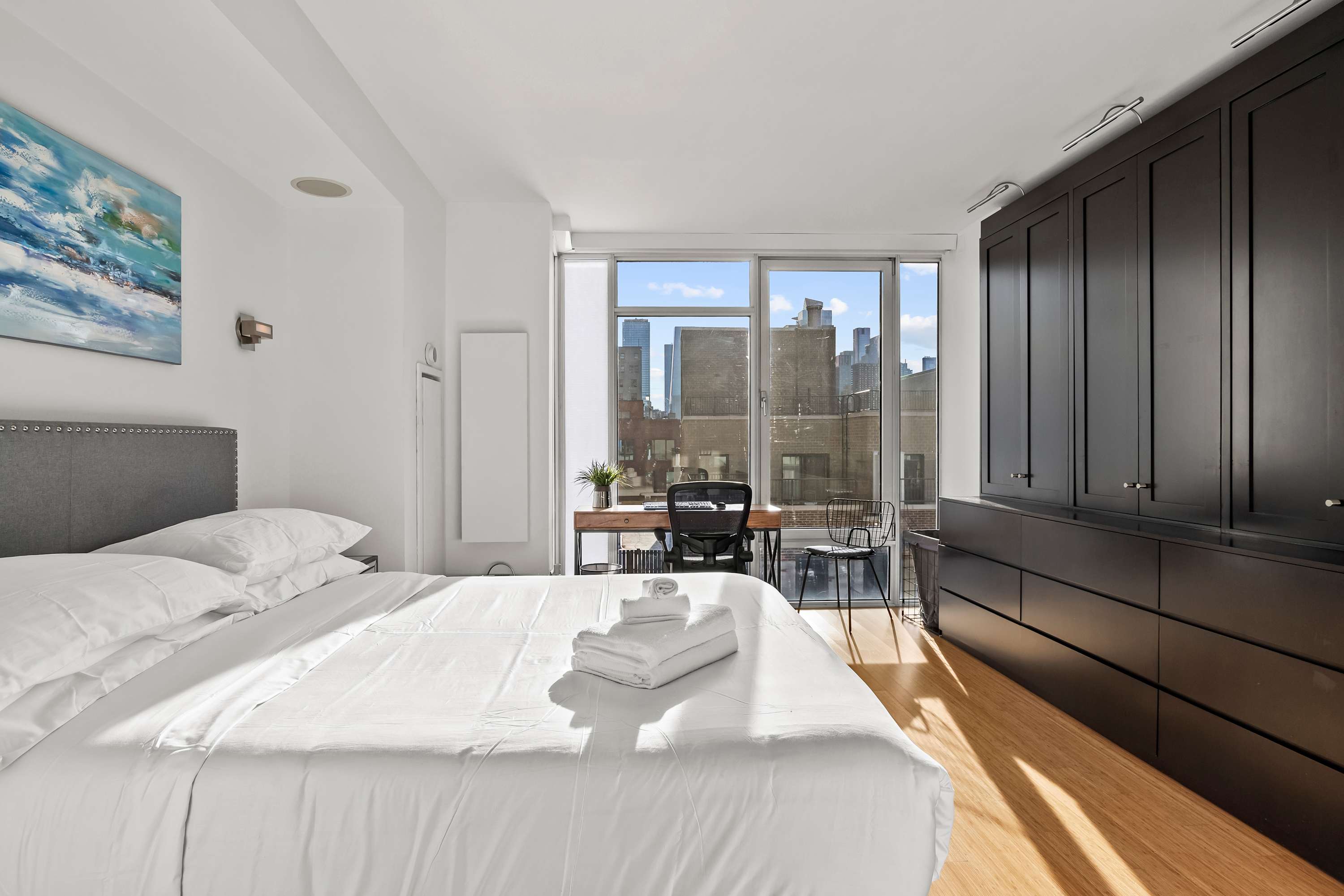 Vesper Court I | Hell’s Kitchen | Penthouse with Private Roof Terrace & Jacuzzi photo 14