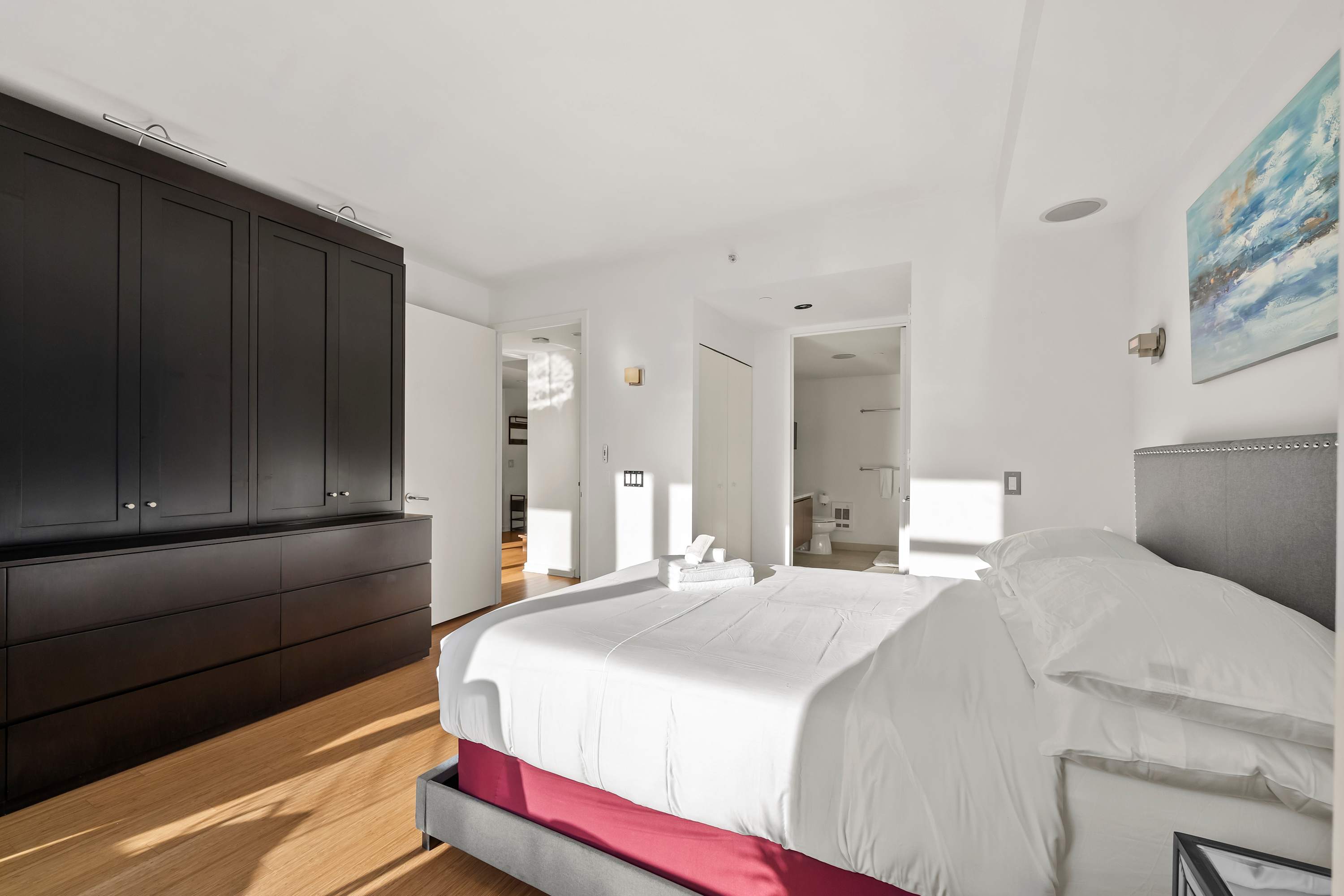 Vesper Court I | Hell’s Kitchen | Penthouse with Private Roof Terrace & Jacuzzi photo 16