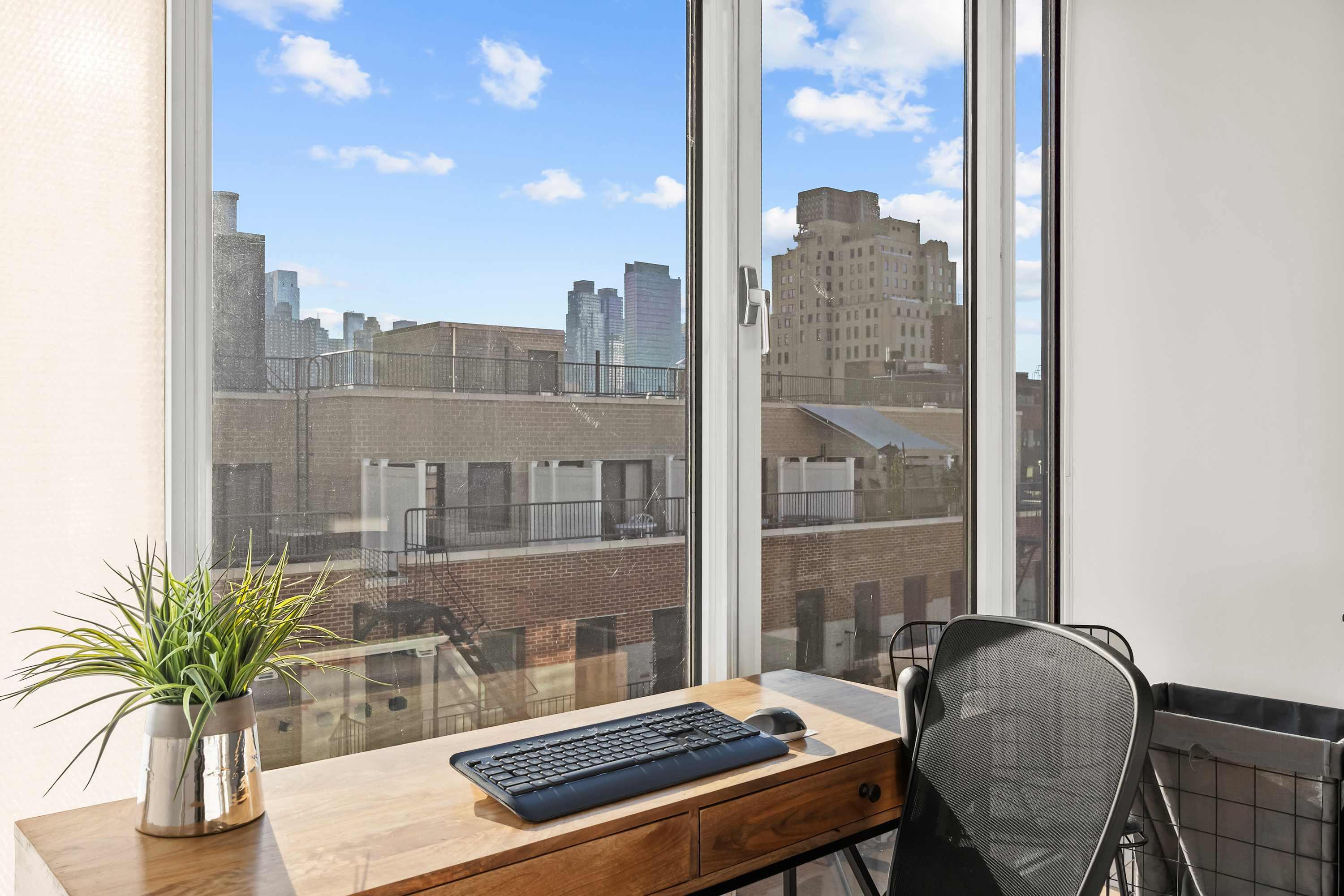 Vesper Court I | Hell’s Kitchen | Penthouse with Private Roof Terrace & Jacuzzi photo 17