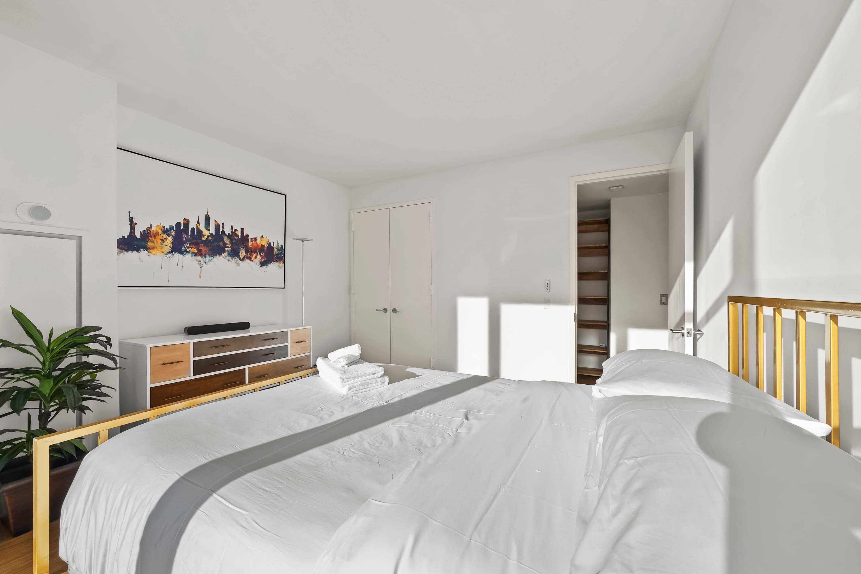 Vesper Court I | Hell’s Kitchen | Penthouse with Private Roof Terrace & Jacuzzi photo 22