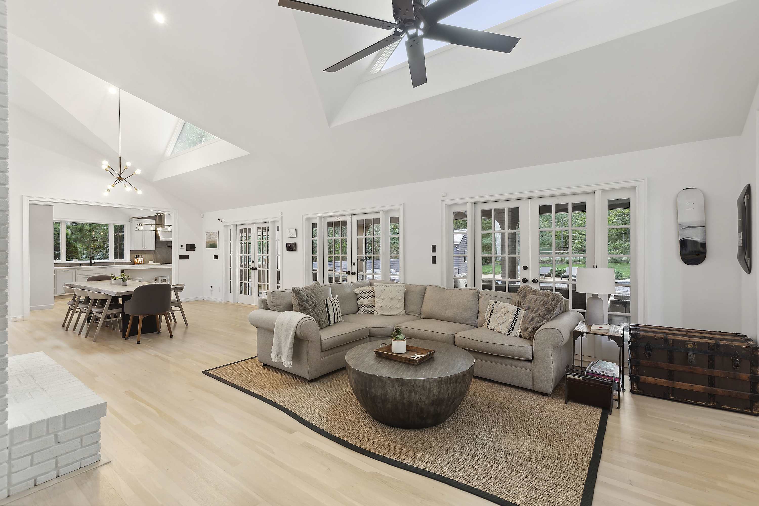 Wainscott Woods | Wainscott | Luxe Estate with Pool & Tennis photo 7