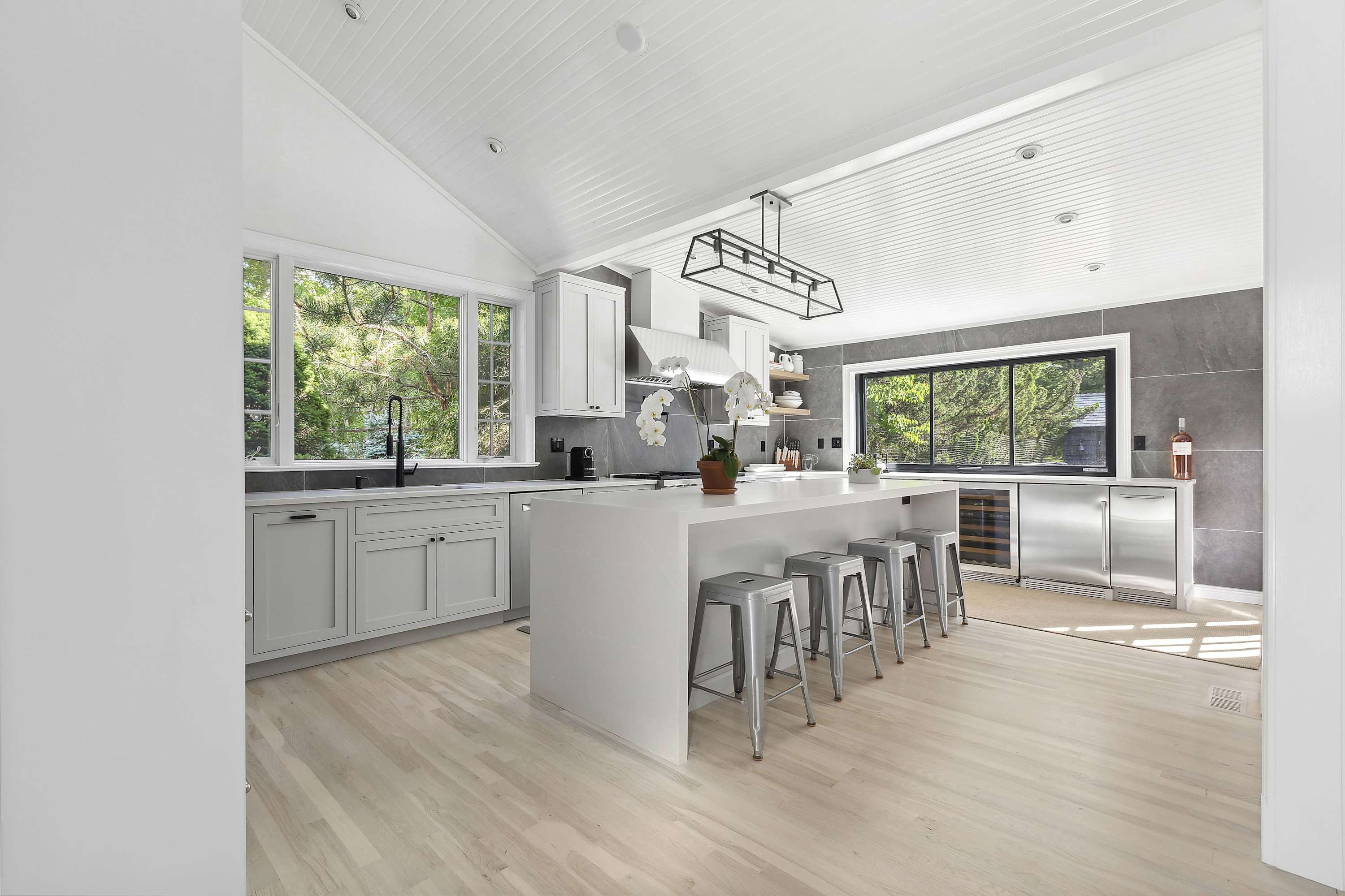 Wainscott Woods | Wainscott | Luxe Estate with Pool & Tennis photo 12