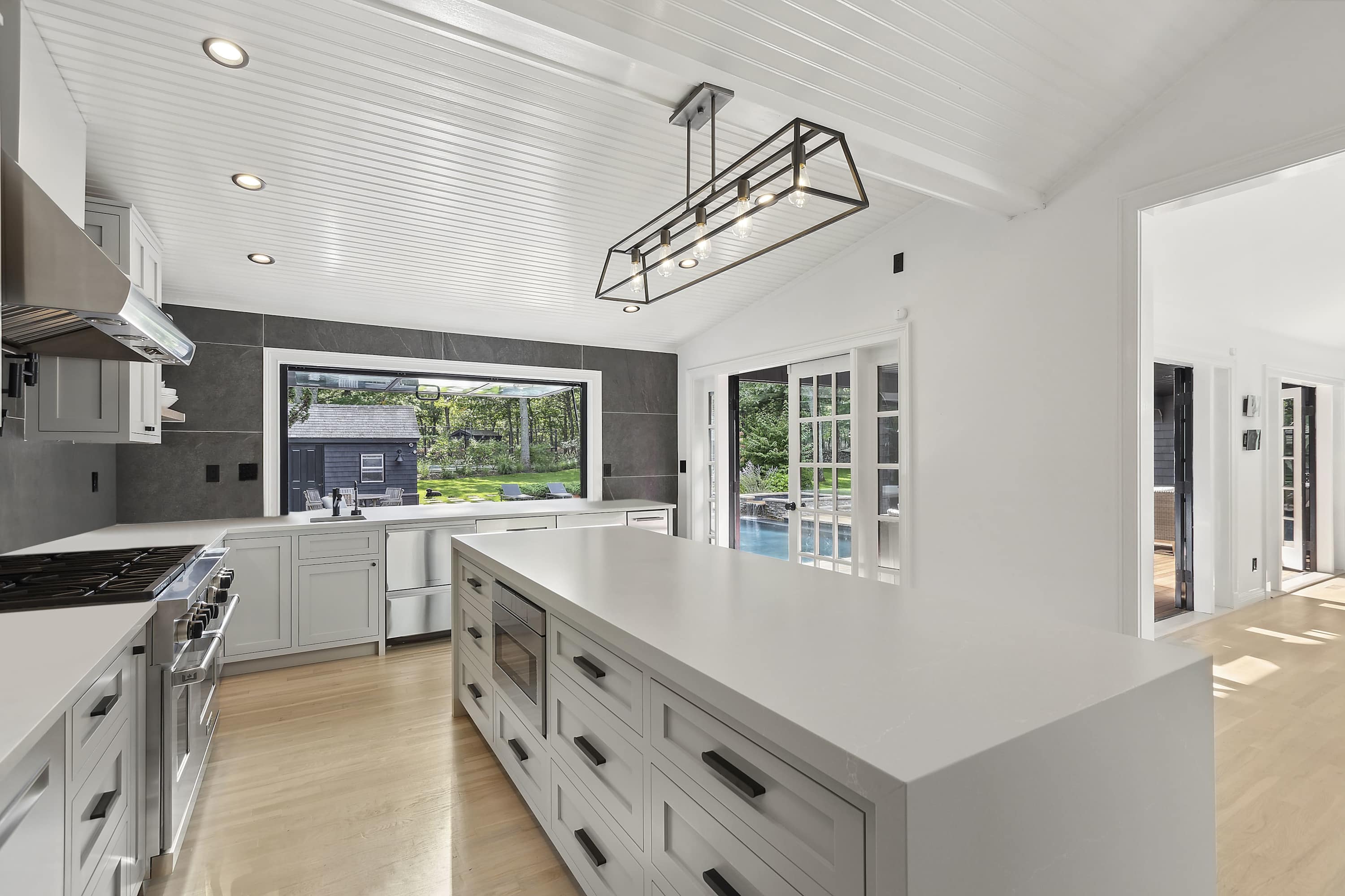 Wainscott Woods | Wainscott | Luxe Estate with Pool & Tennis photo 13