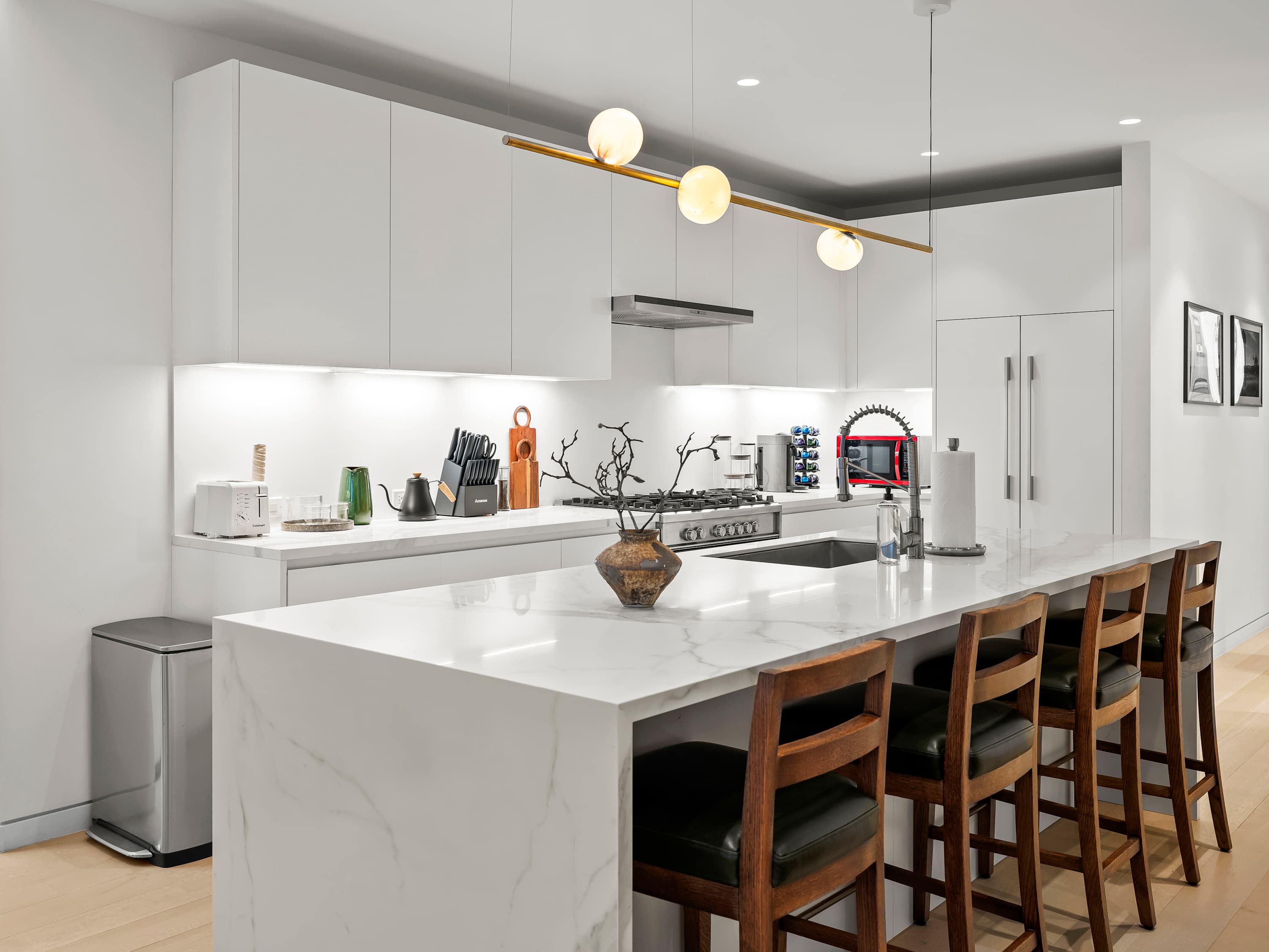 Westmont | Hell's Kitchen | Timeless Midtown Modern Apartment photo 4