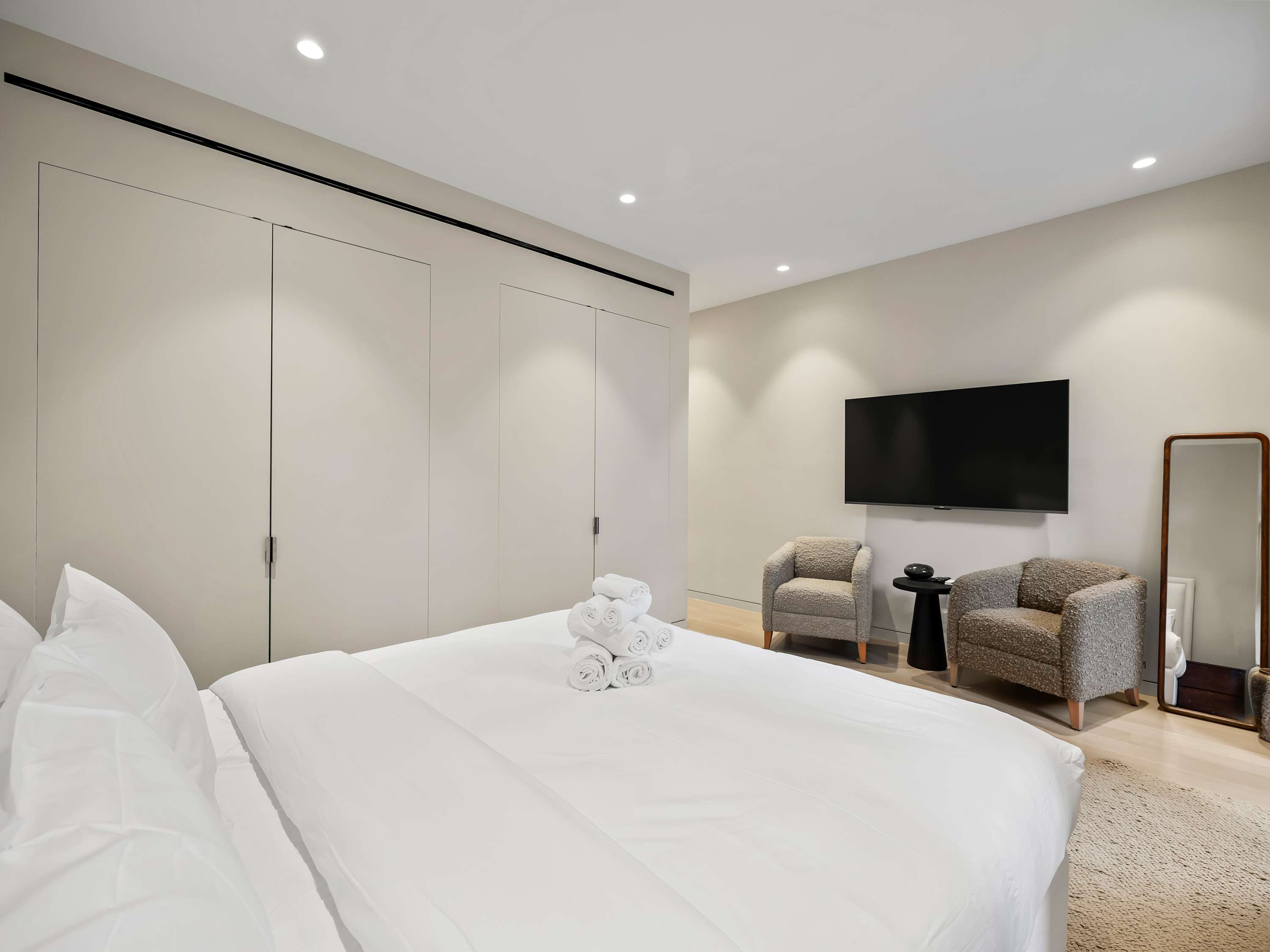Westmont | Hell's Kitchen | Timeless Midtown Modern Apartment photo 14