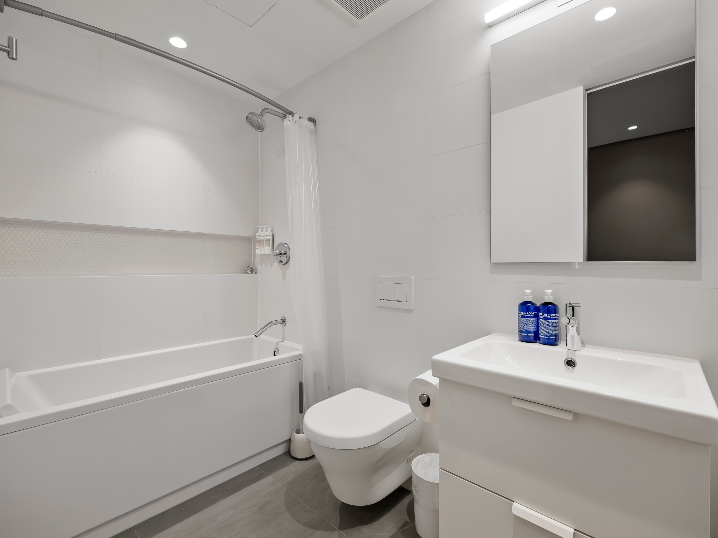 Westmont | Hell's Kitchen | Timeless Midtown Modern Apartment photo 23