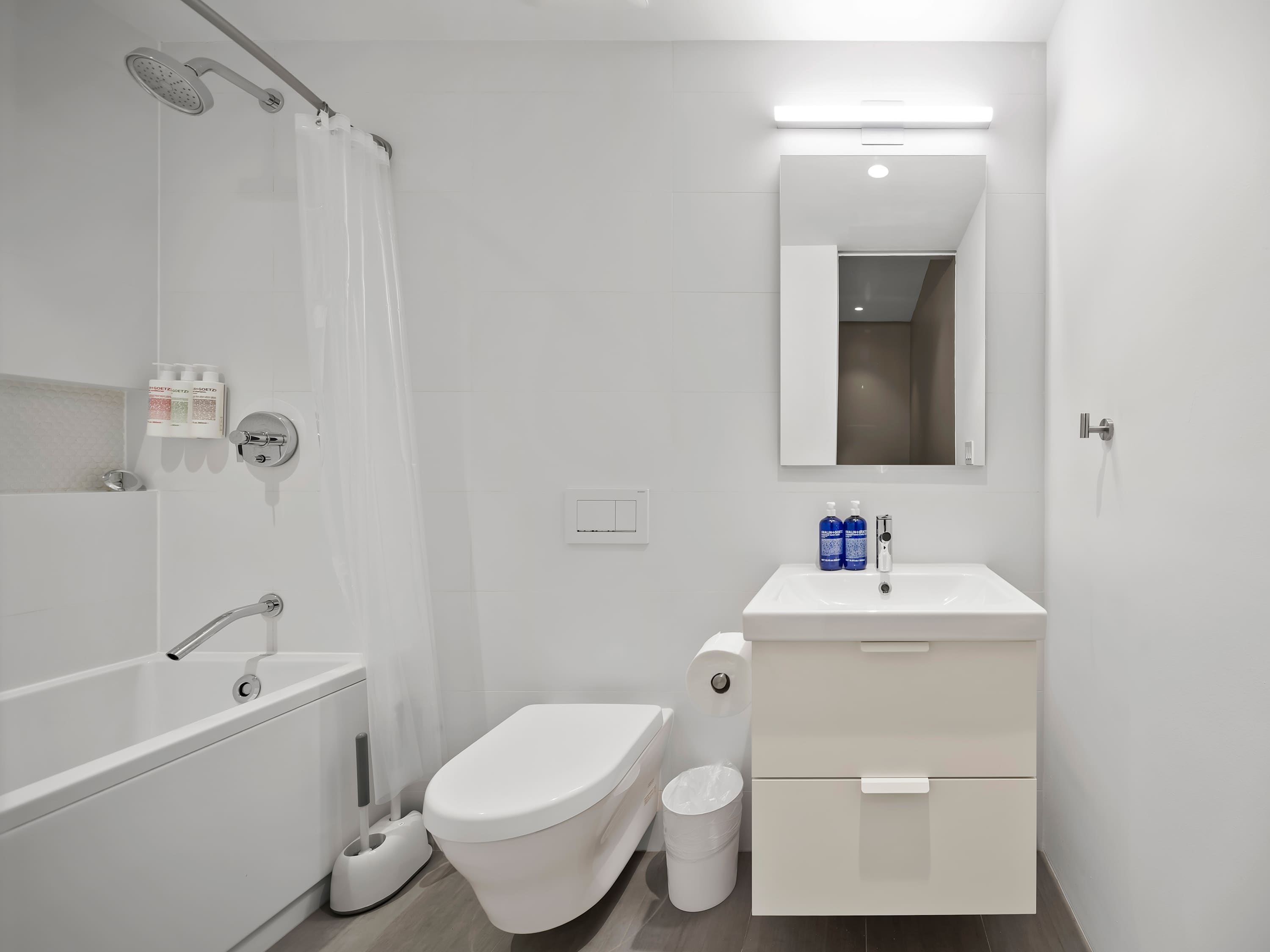 Westmont | Hell's Kitchen | Timeless Midtown Modern Apartment photo 21