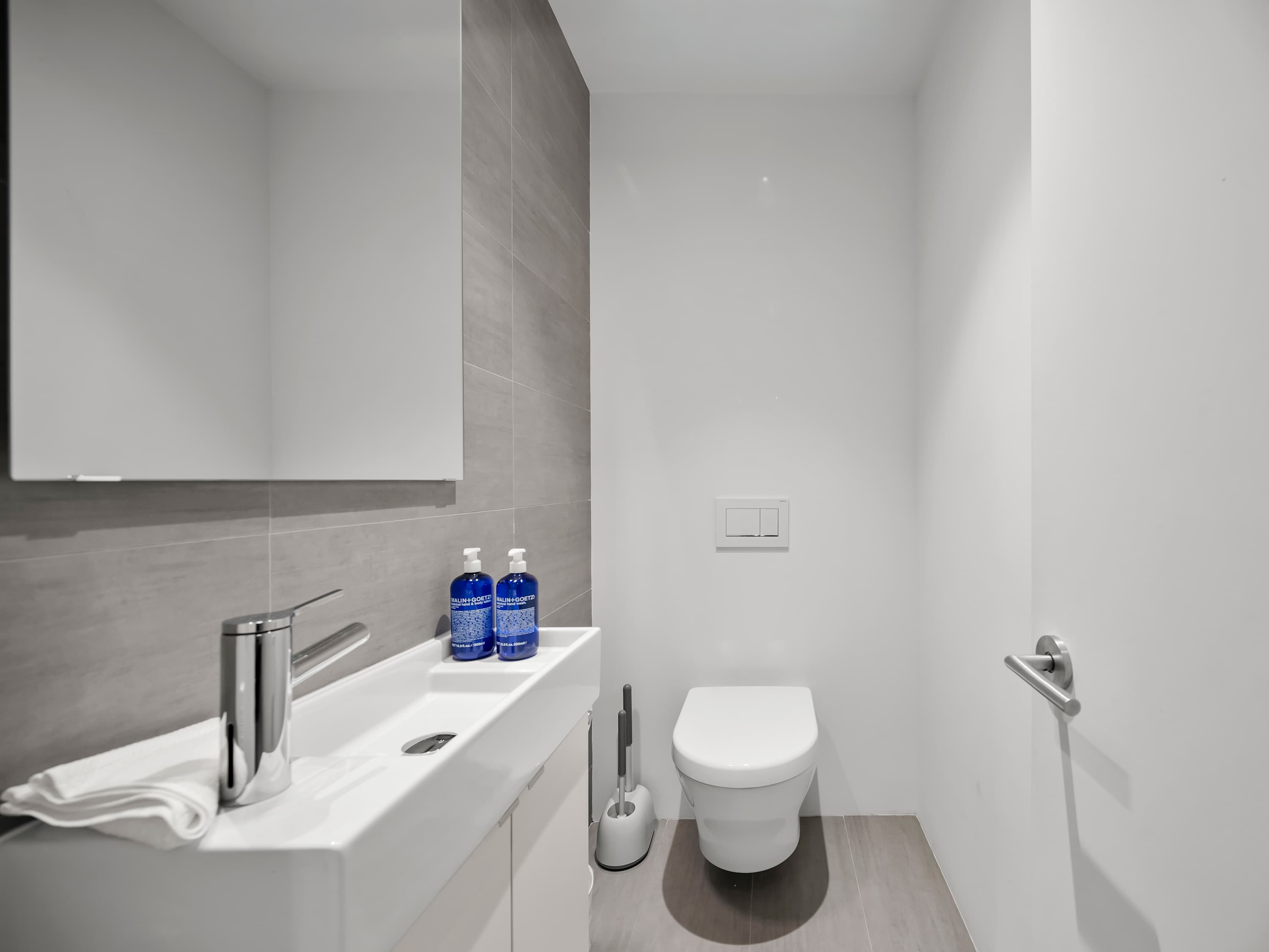 Westmont | Hell's Kitchen | Timeless Midtown Modern Apartment photo 20