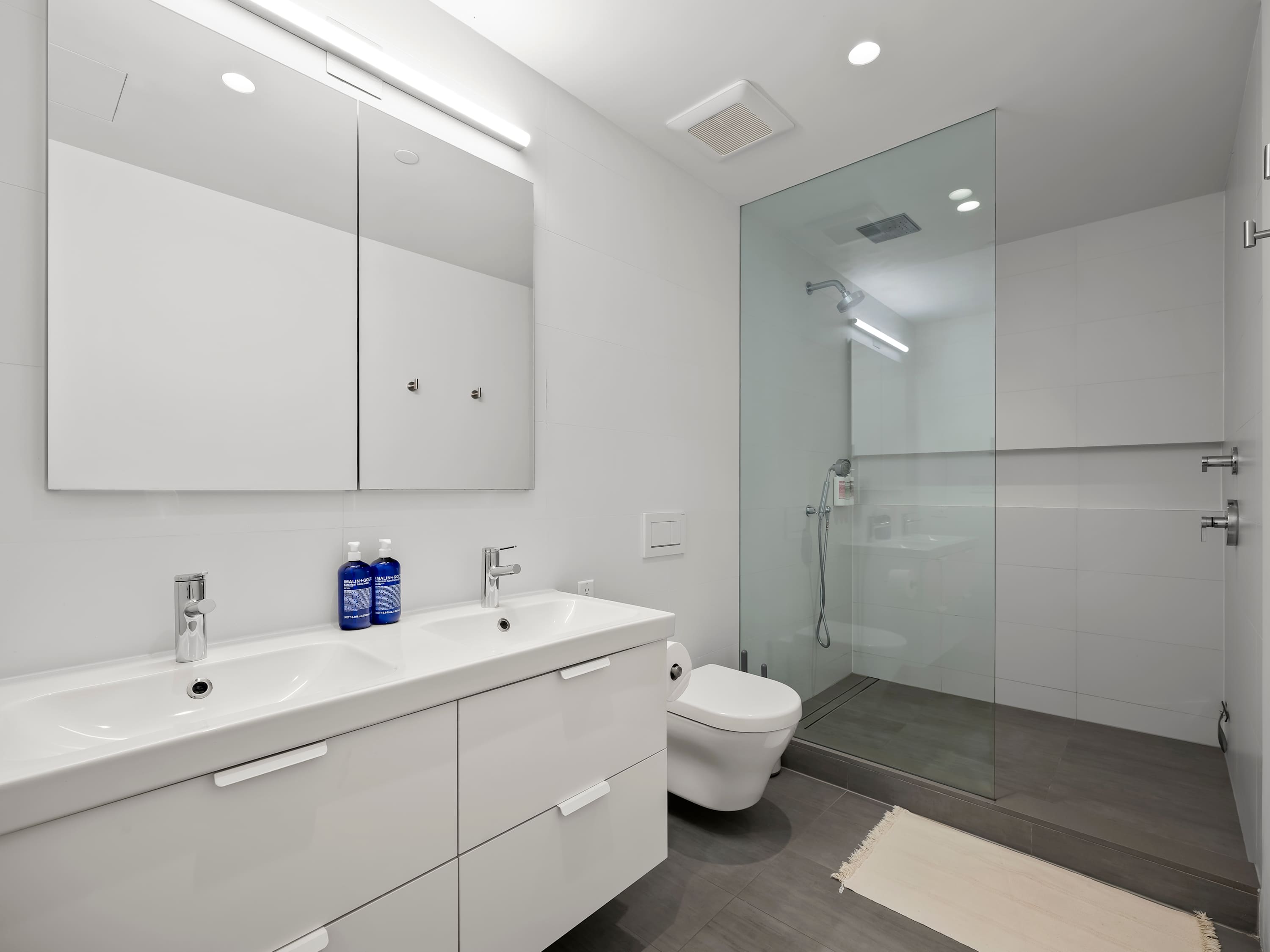 Westmont | Hell's Kitchen | Timeless Midtown Modern Apartment photo 26