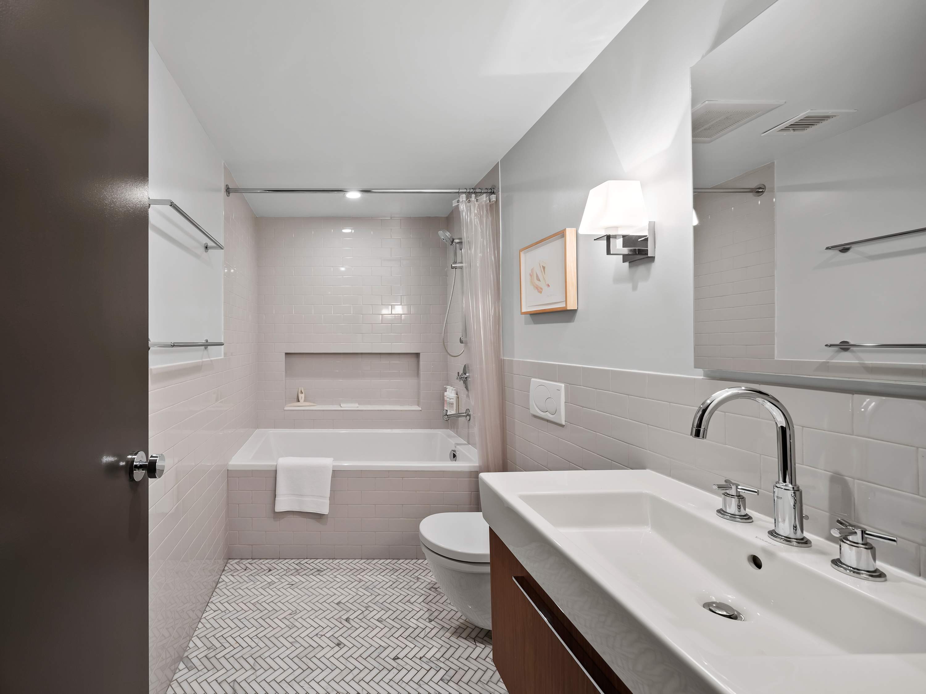 Ainslie Residence | Williamsburg | Lavish Townhouse with Private Garden photo 12