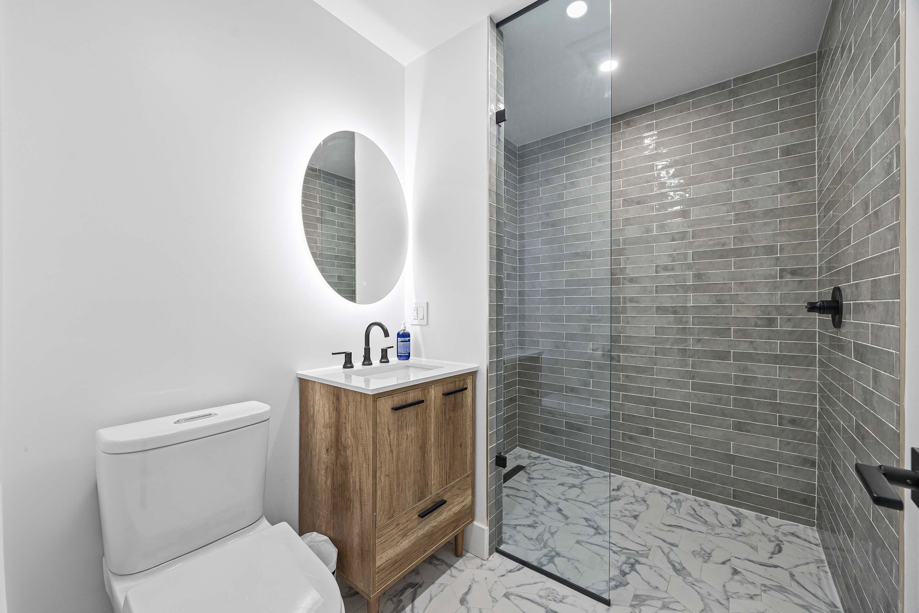 Harlington | South Harlem | Home with Private Rooftop Terrace photo 29